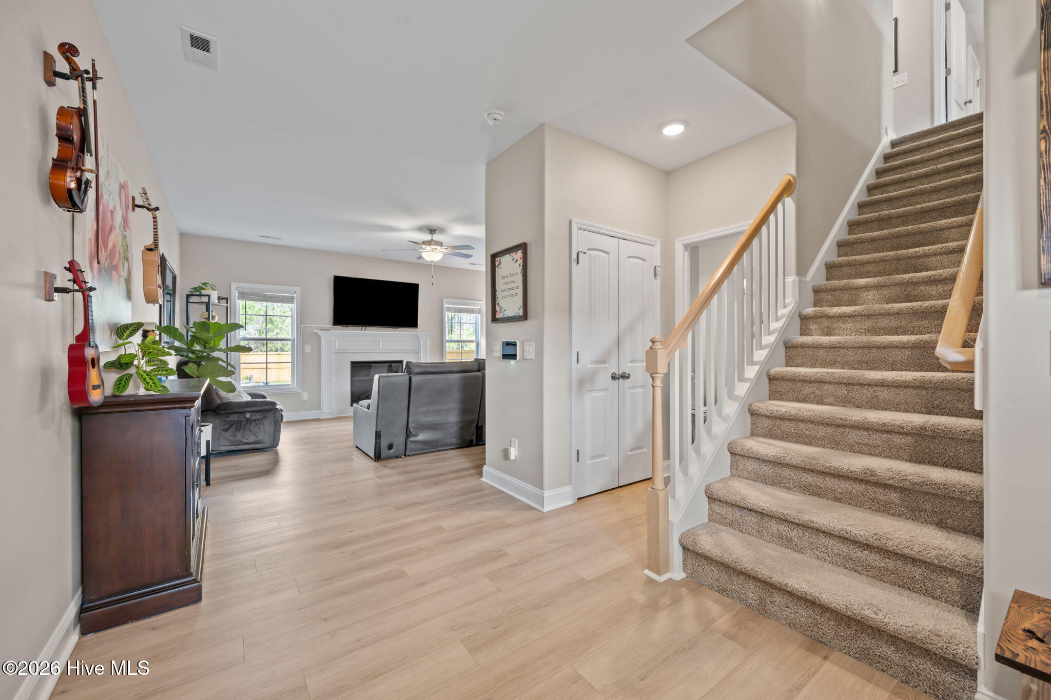 100561827 | Photo 11