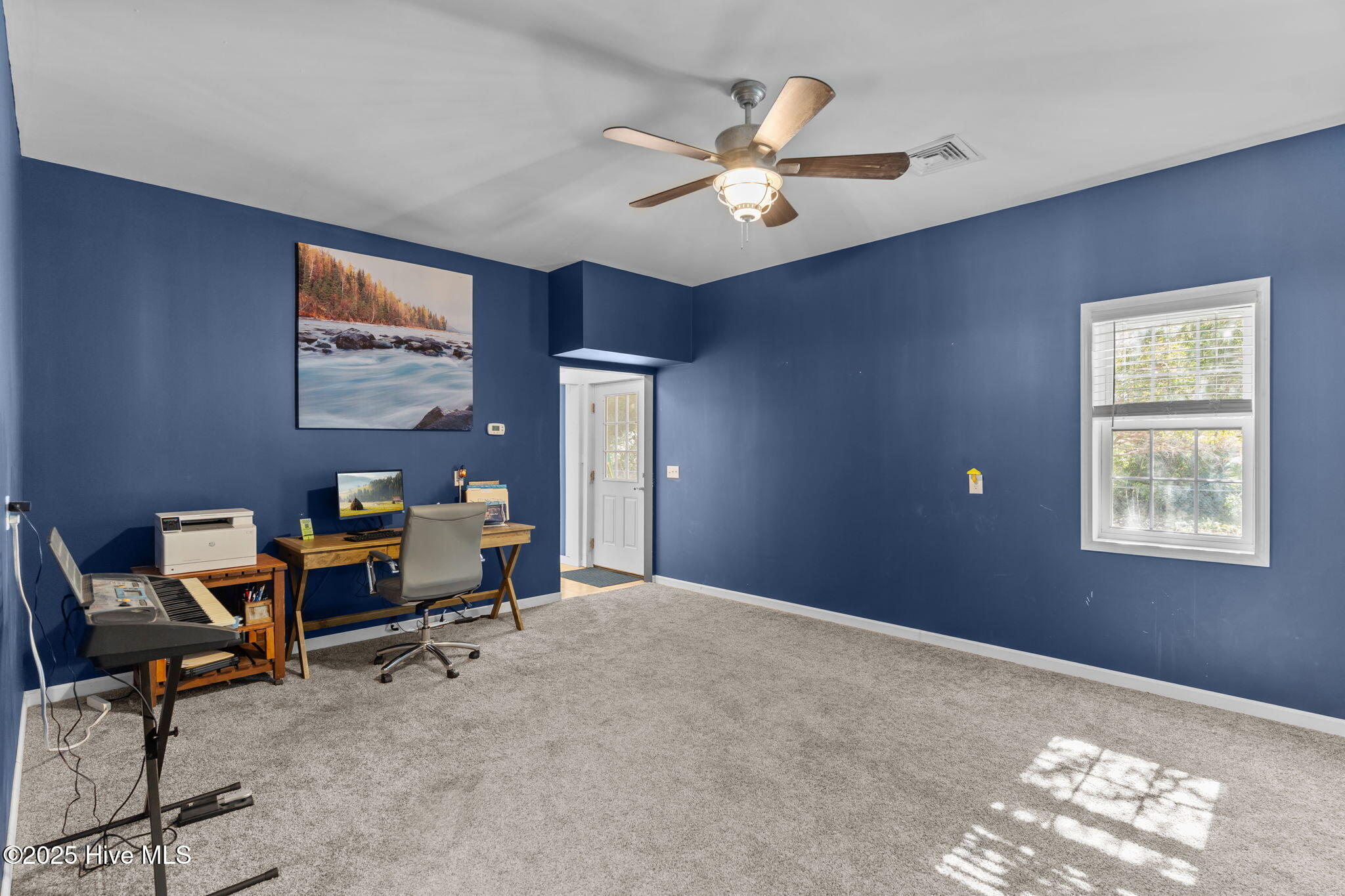 100540353 | Photo 13