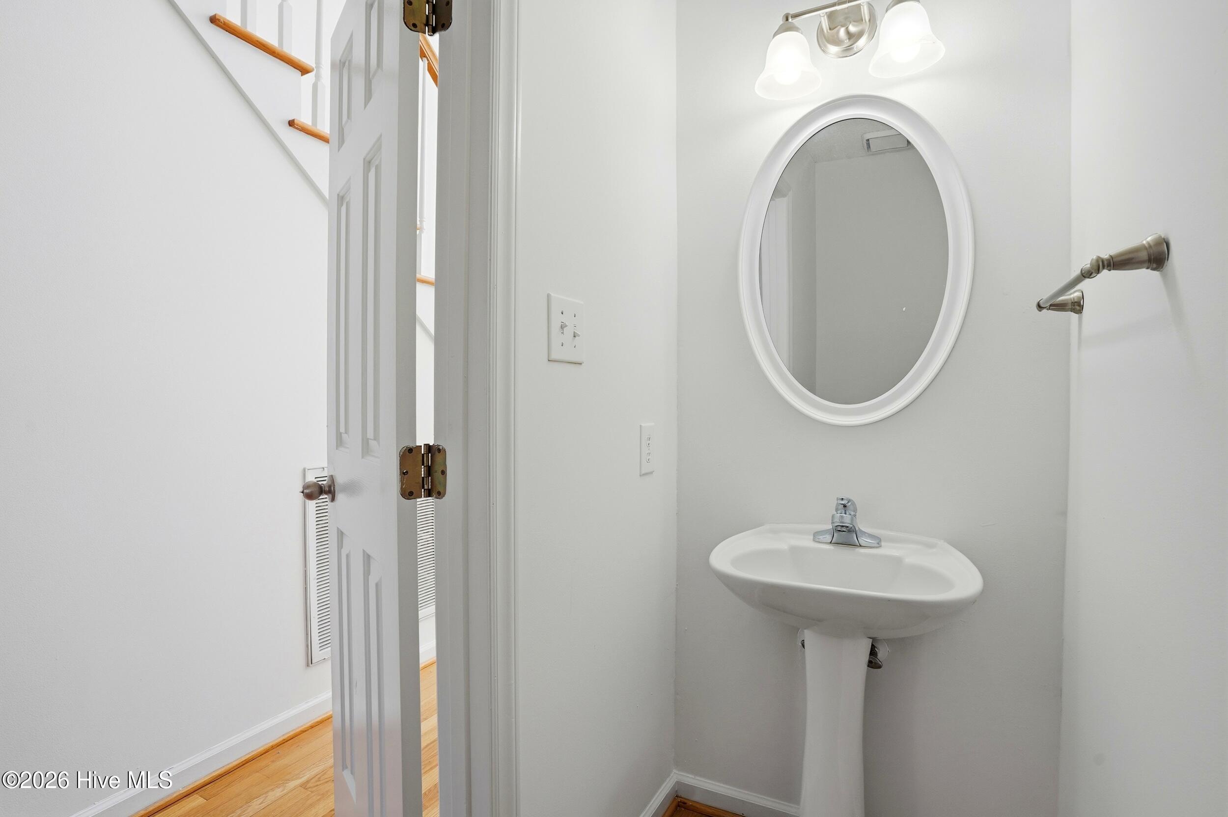 100553859 | Photo 18