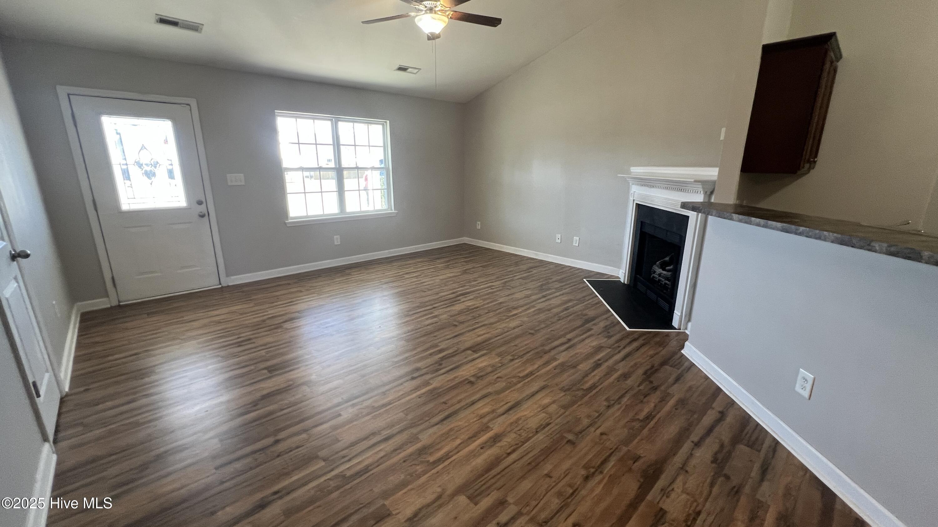 100542758 | Photo 11