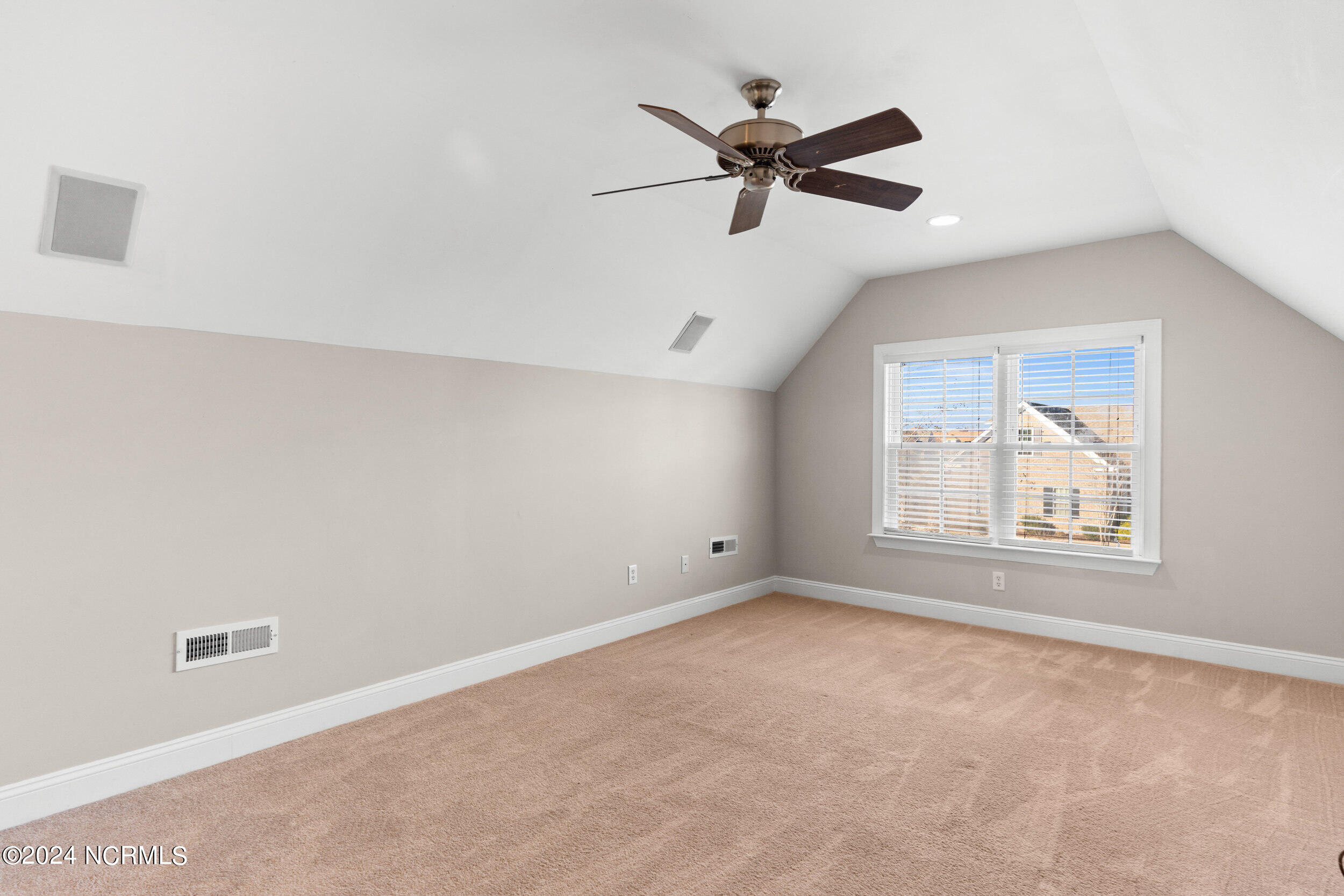 100564899 | Photo 24