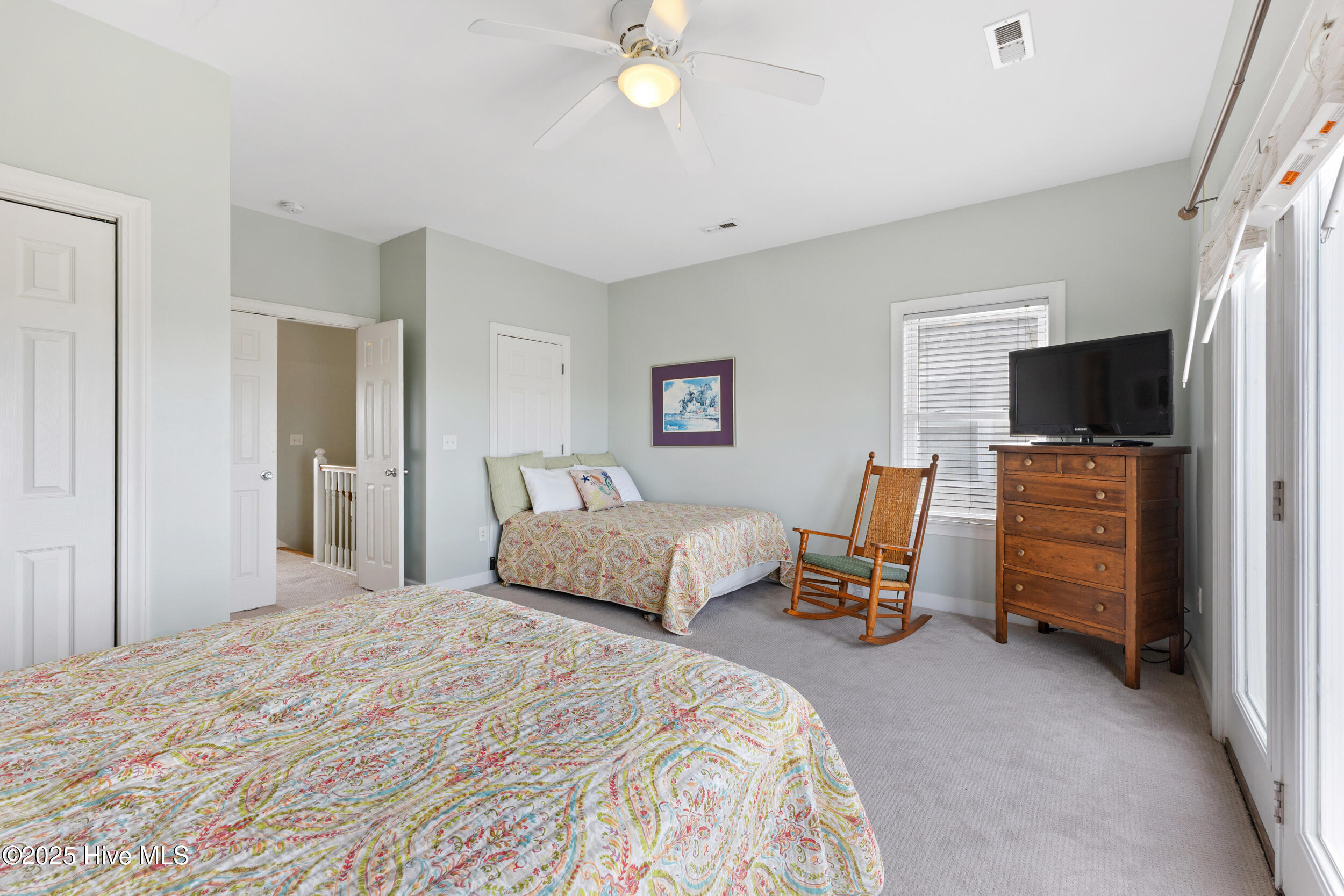 100534719 | Photo 33