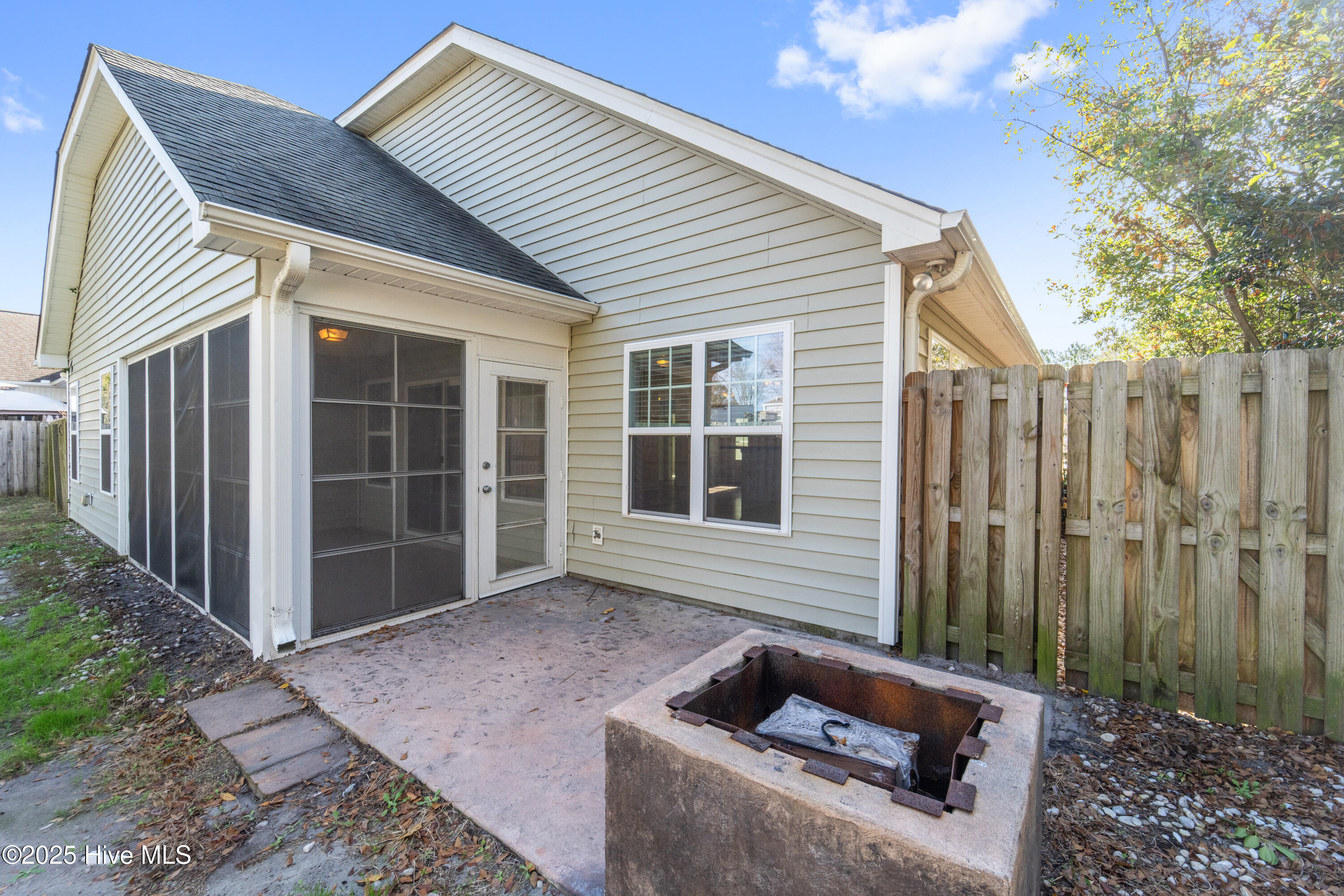 100544349 | Photo 40