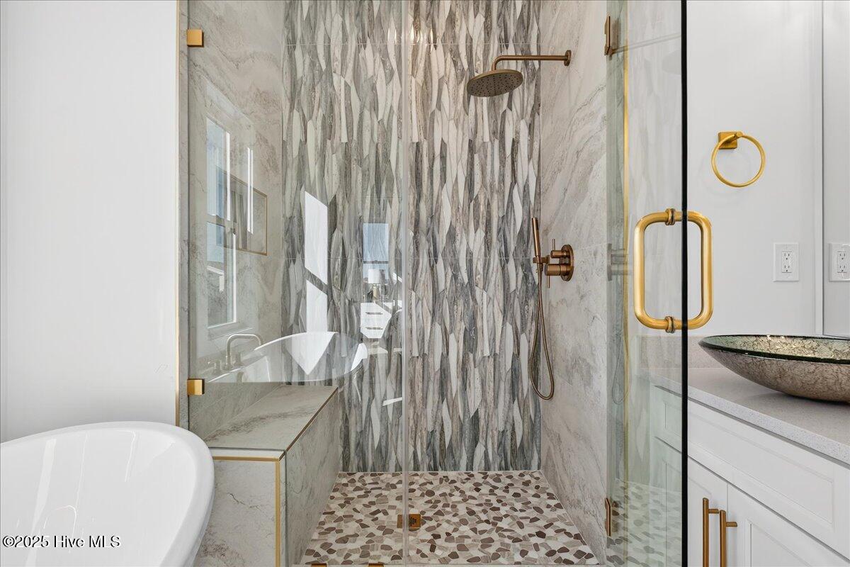 100542941 | Photo 42