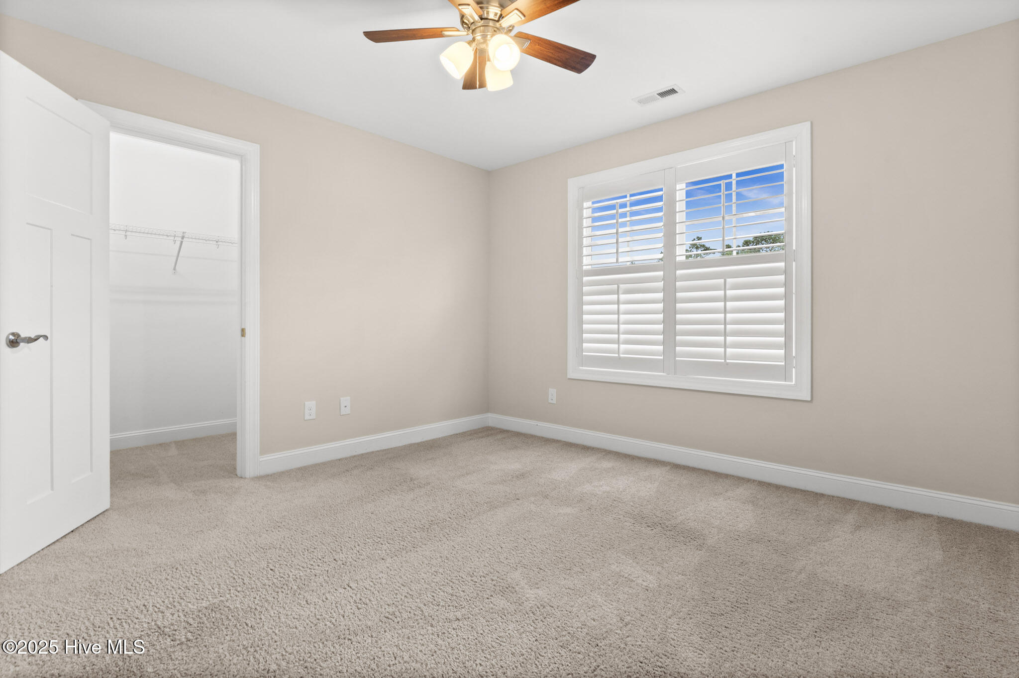 100544339 | Photo 24