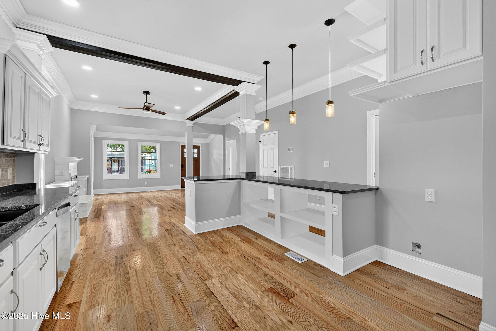 100537754 | Photo 15