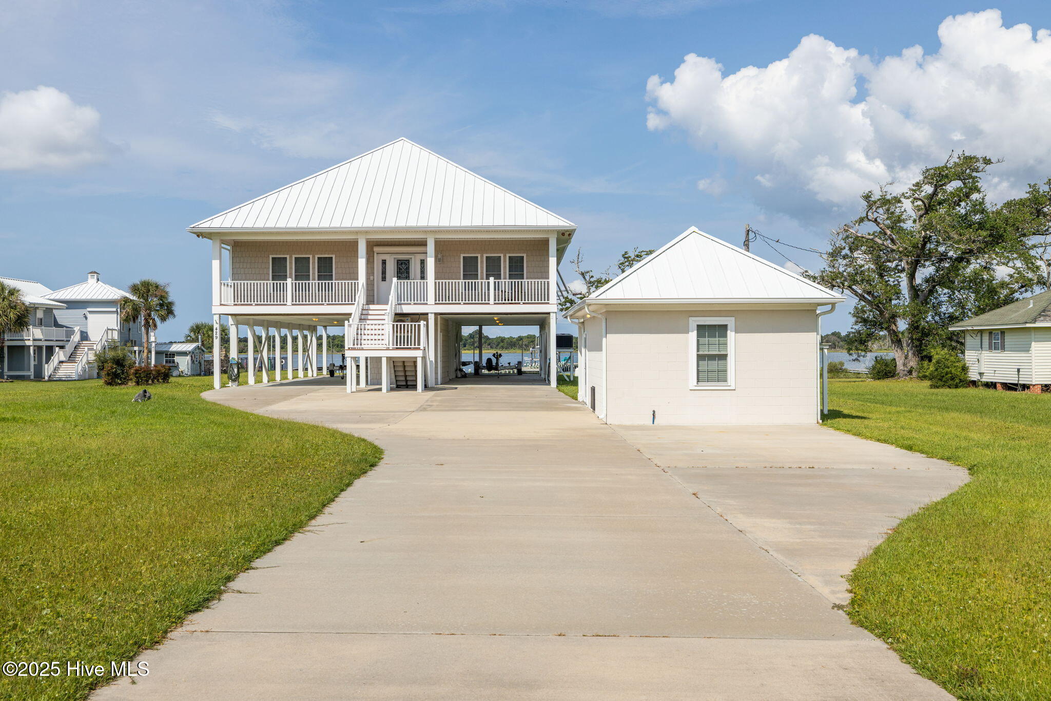 429 Live Oak Road,Newport