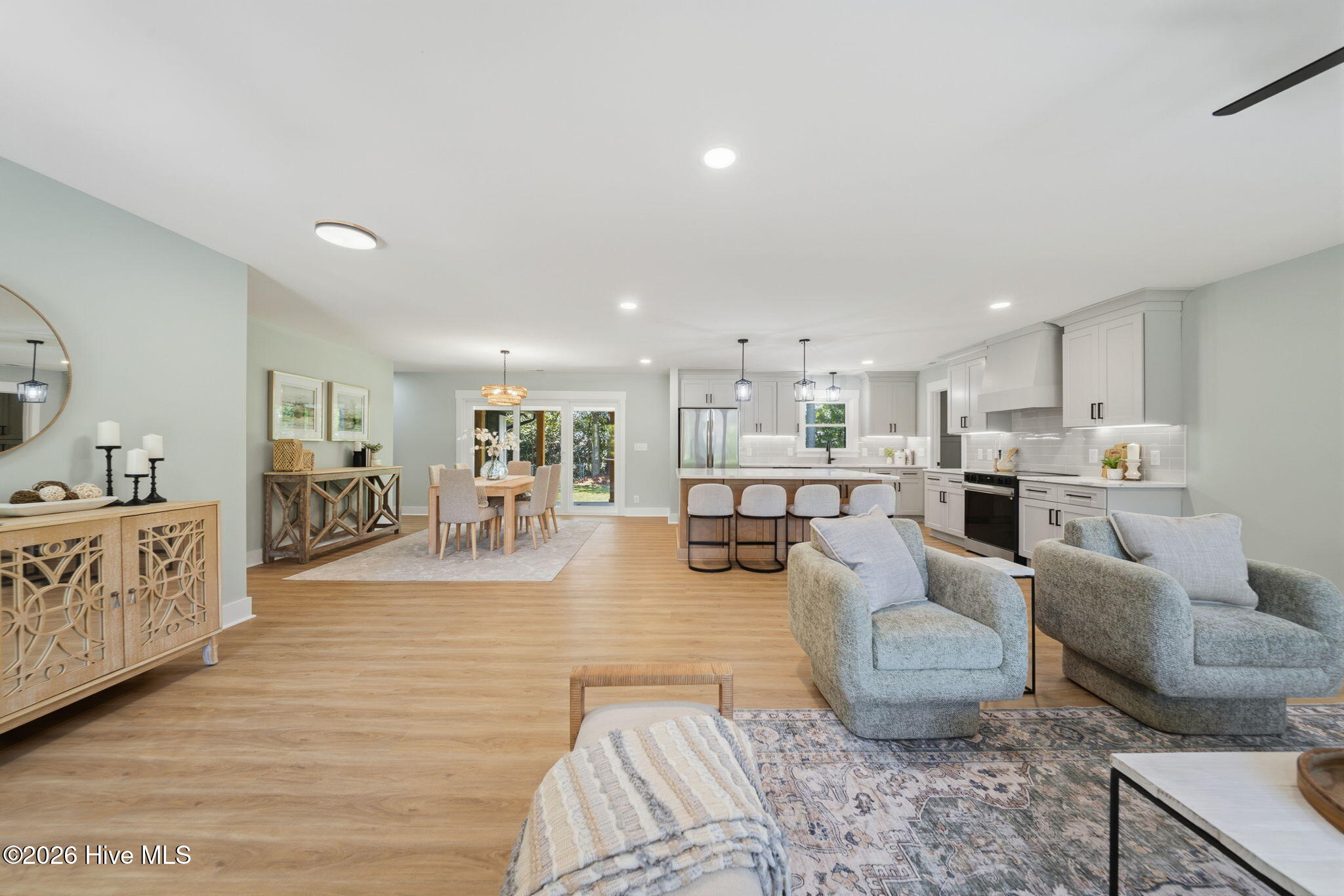 100569769 | Photo 19