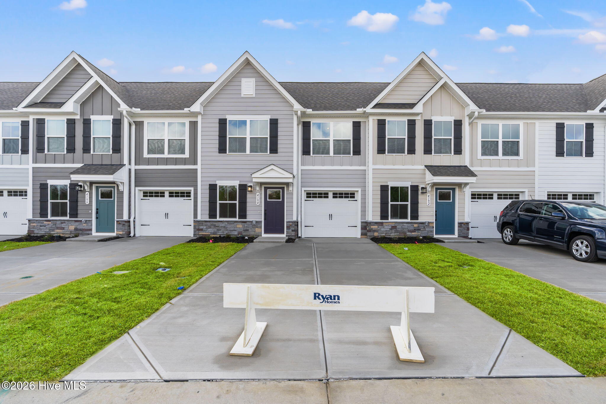 100546061 | Photo 25