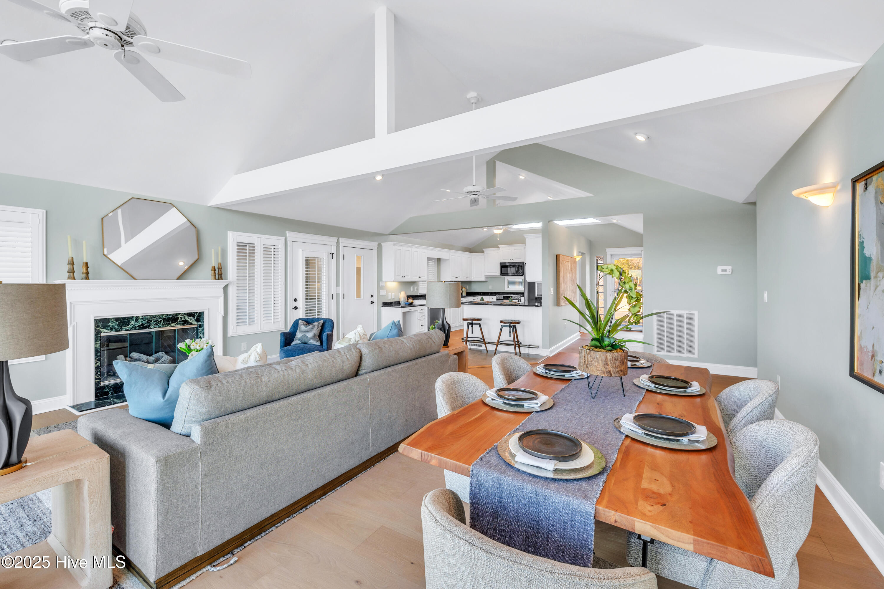 100545827 | Photo 10