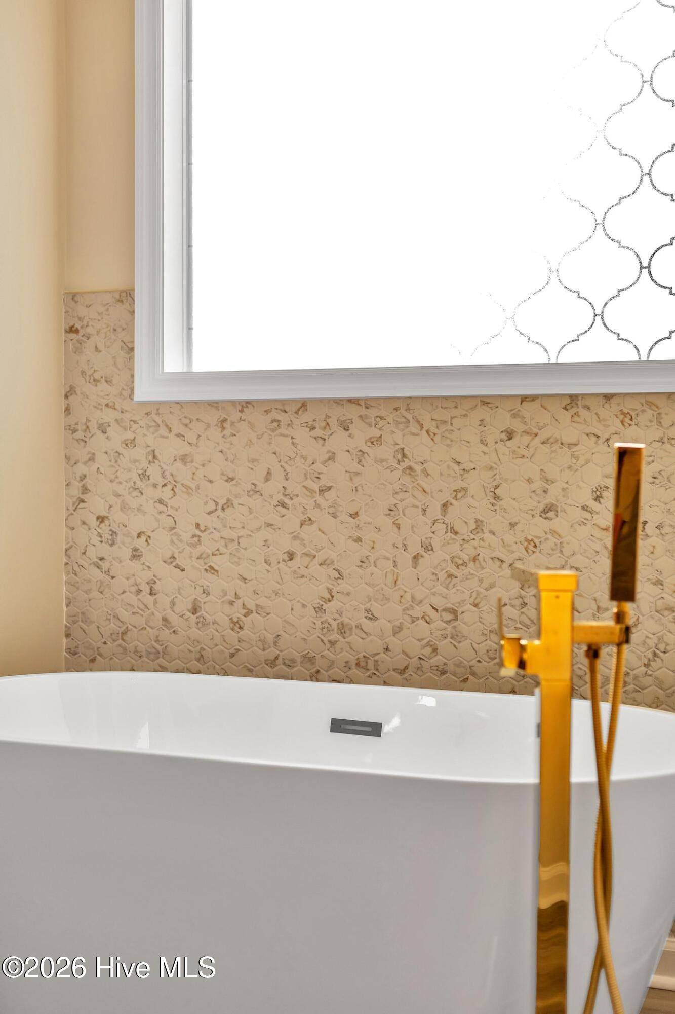 100552595 | Photo 42