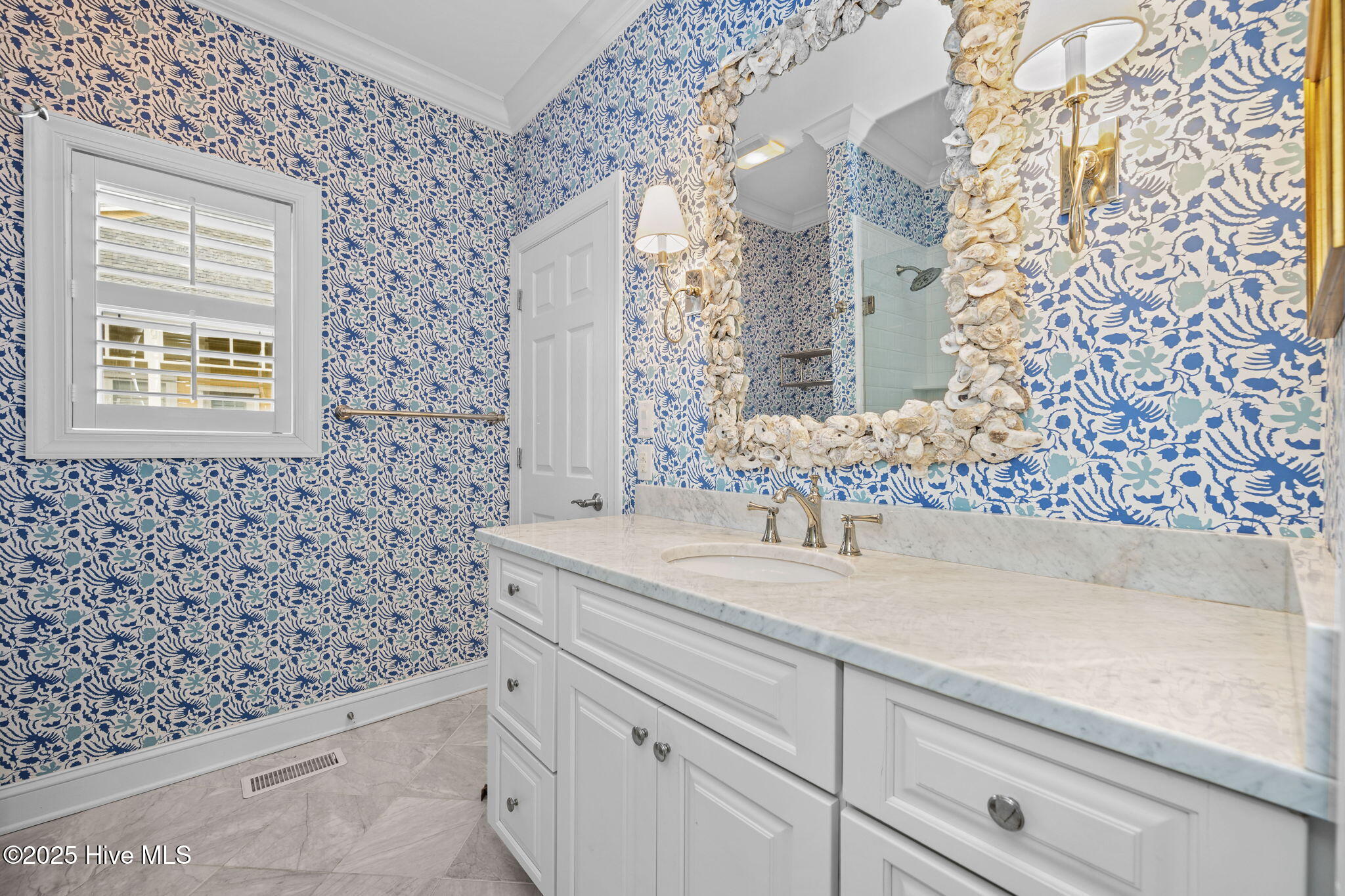 100544331 | Photo 32