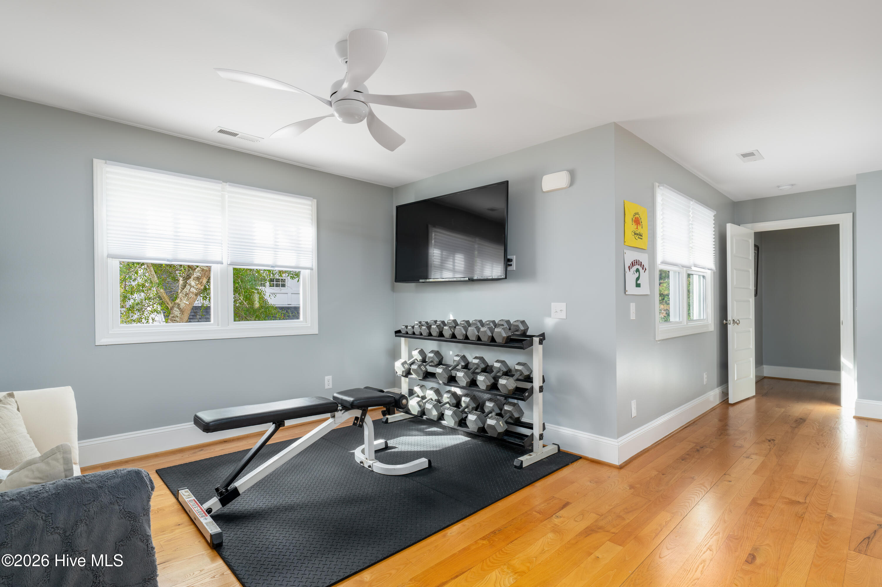 100549444 | Photo 51