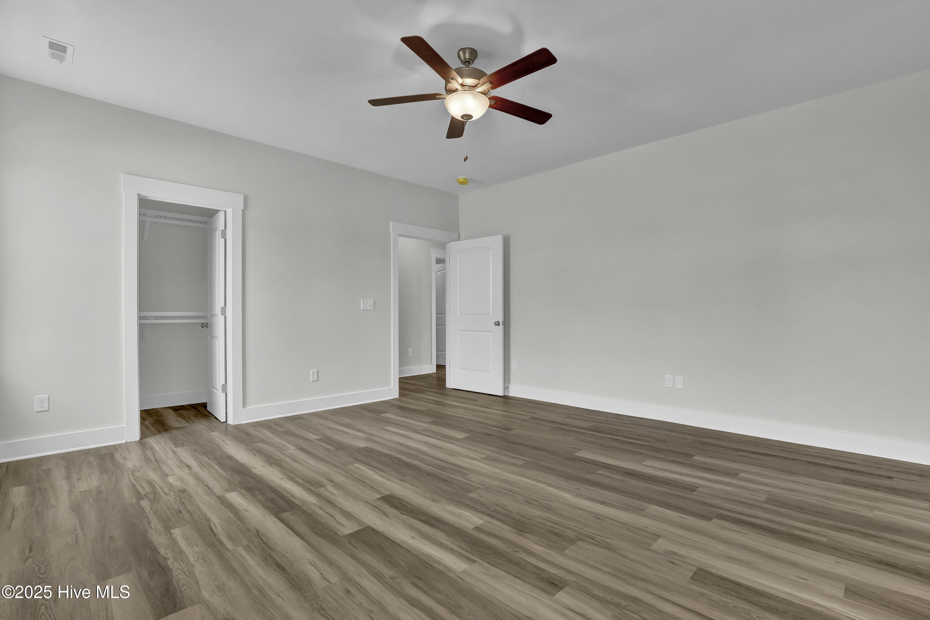 100485435 | Photo 19