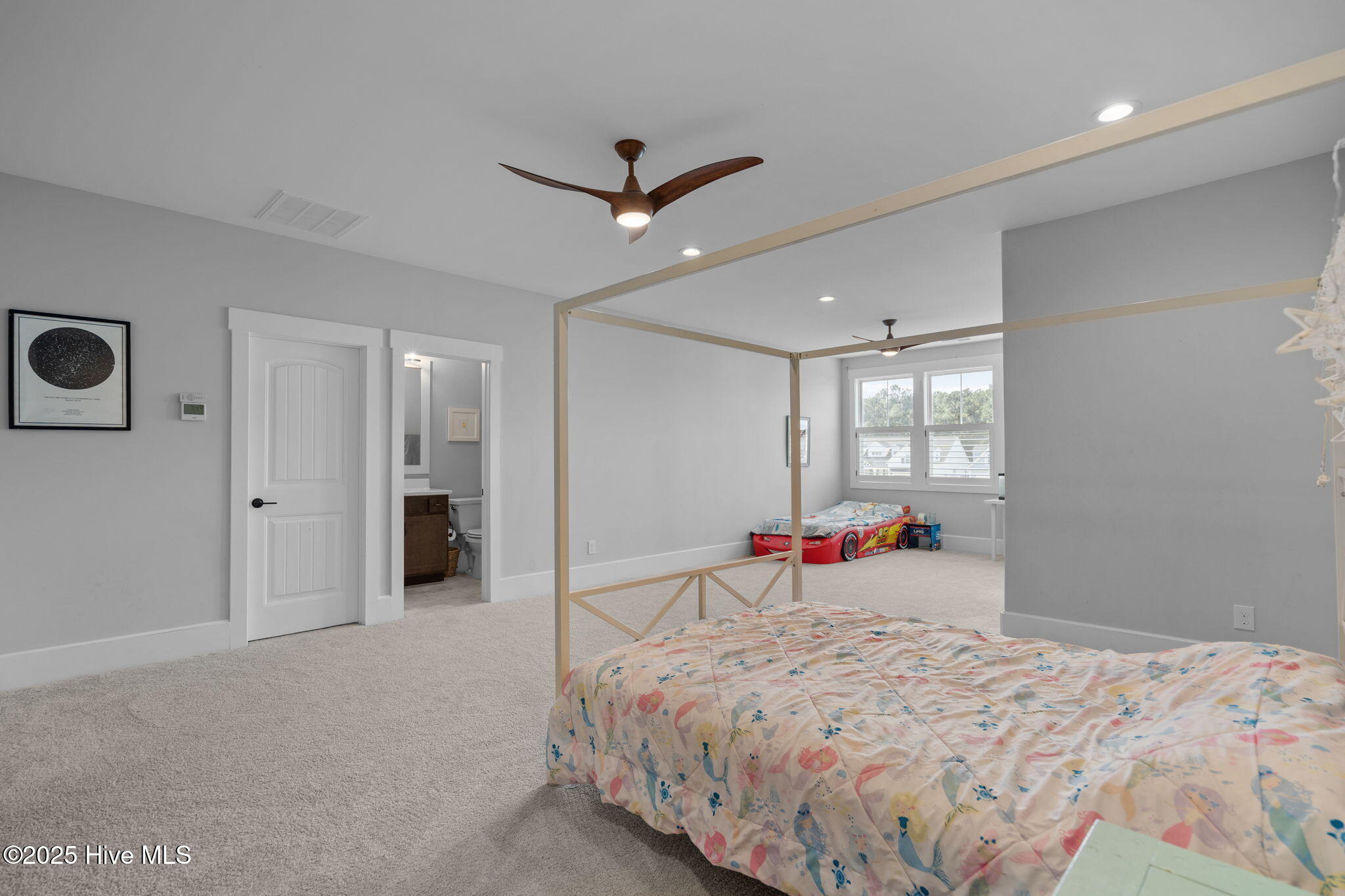 100536162 | Photo 48