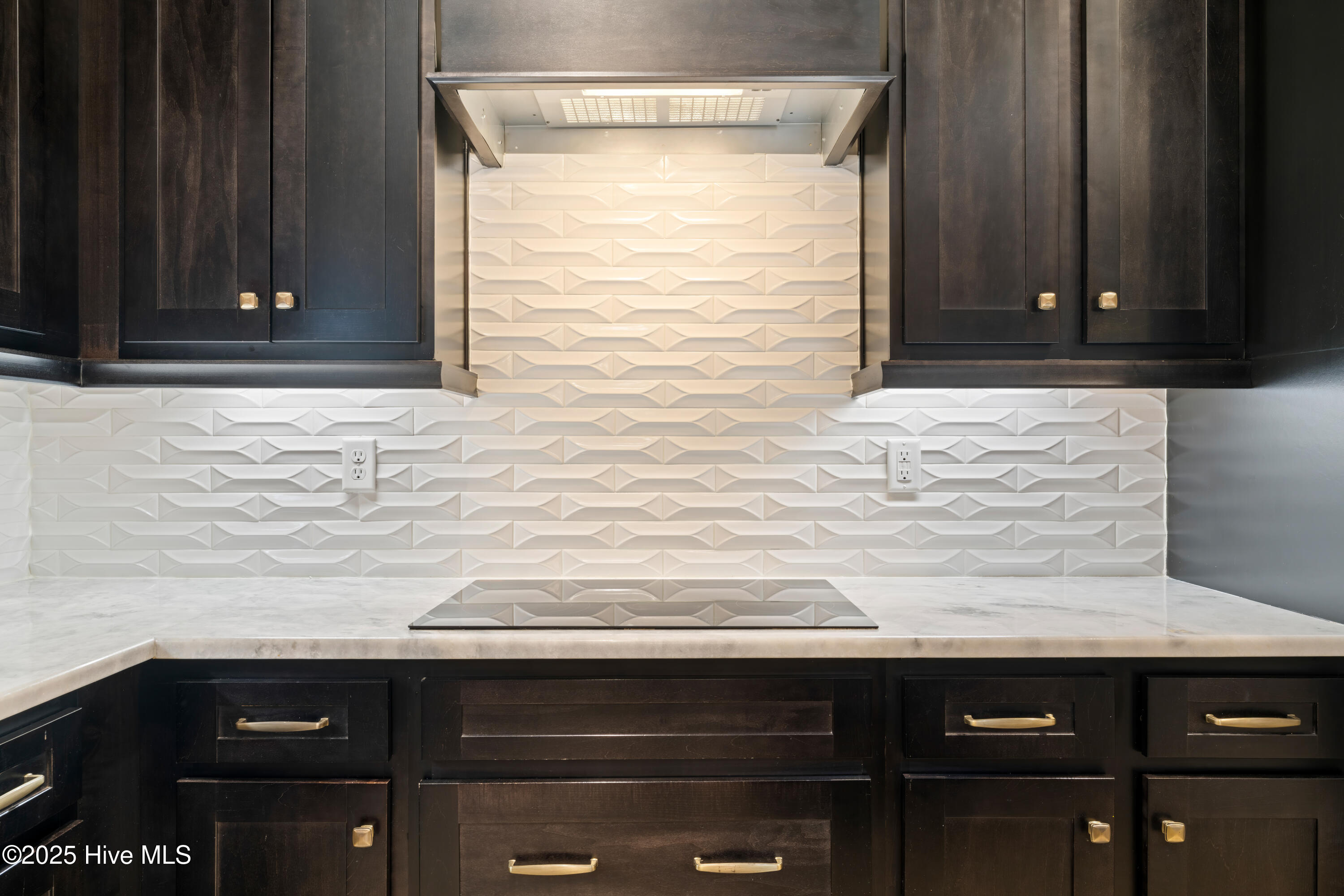 100543866 | Photo 19