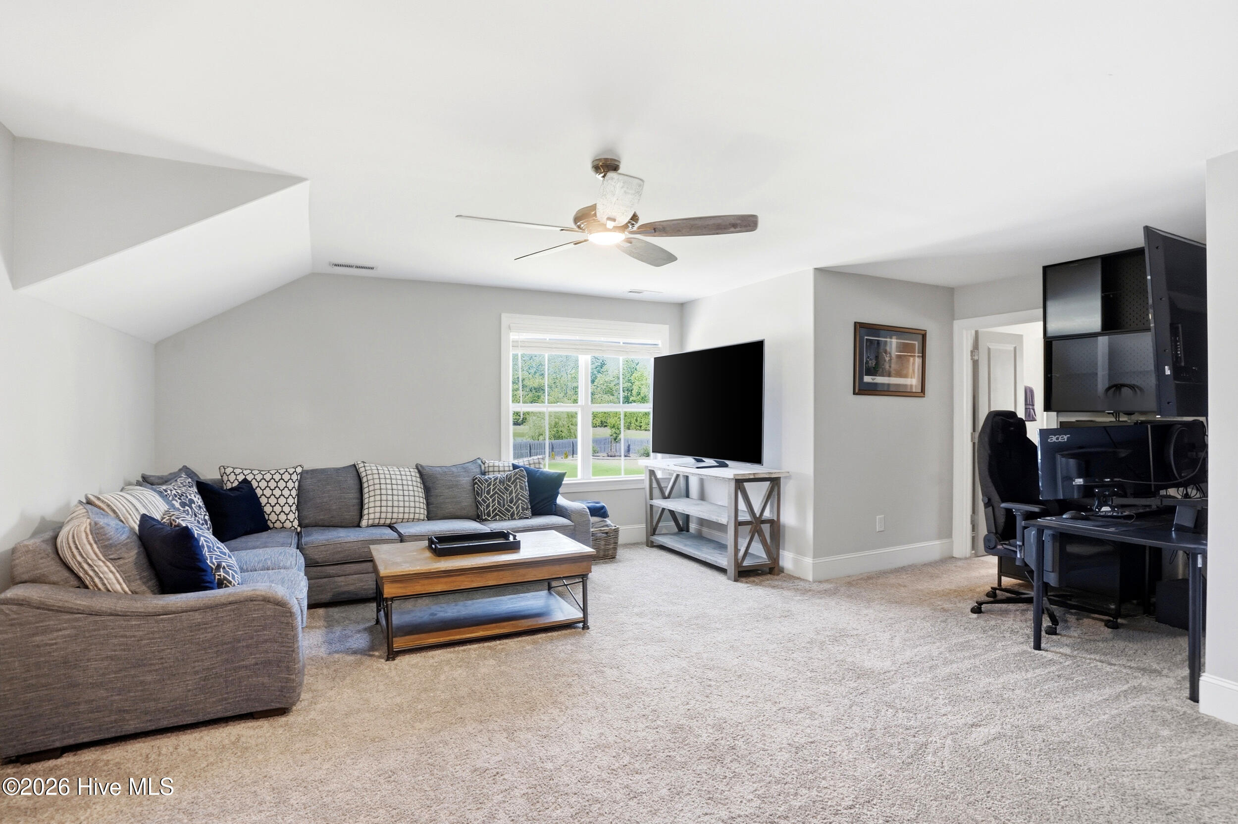 100569213 | Photo 31