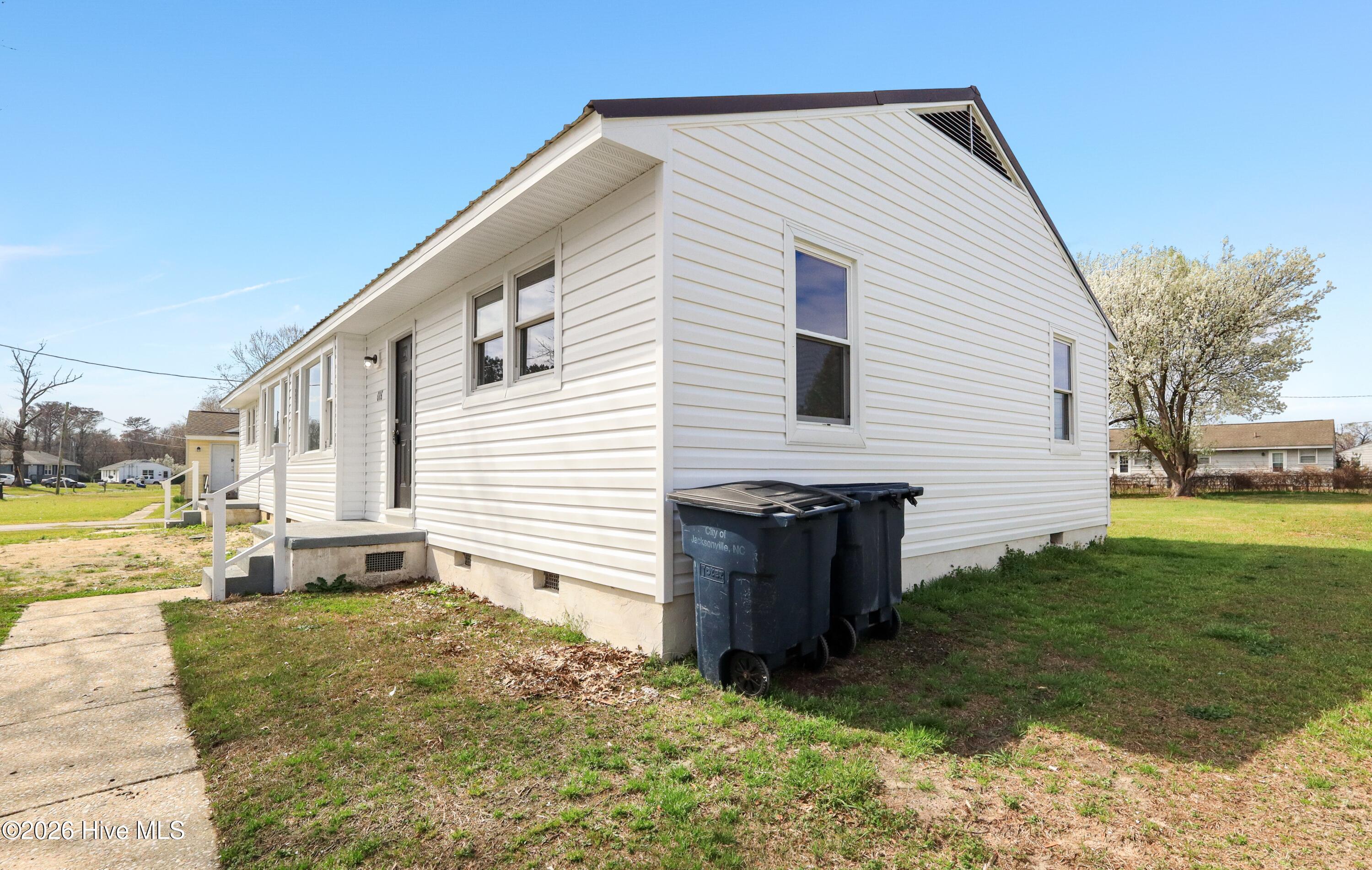 100560187 | Photo 50