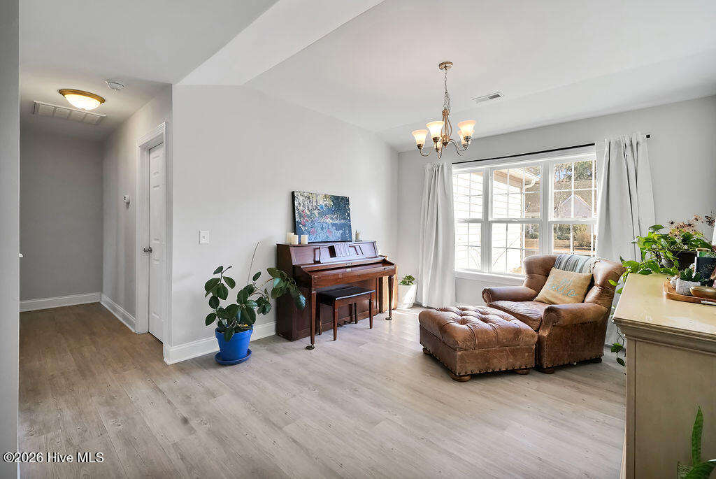 100550972 | Photo 11