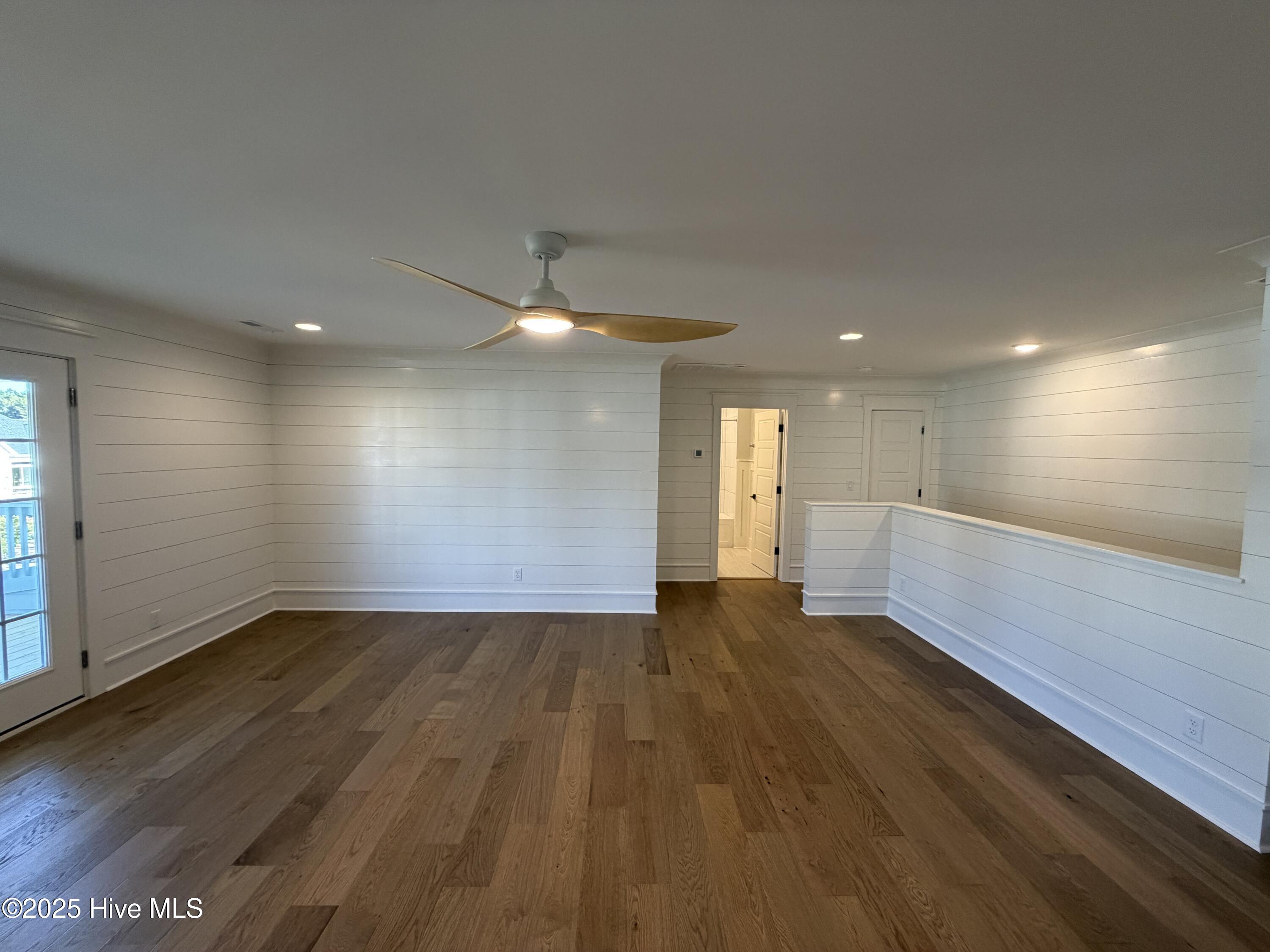 100518580 | Photo 53