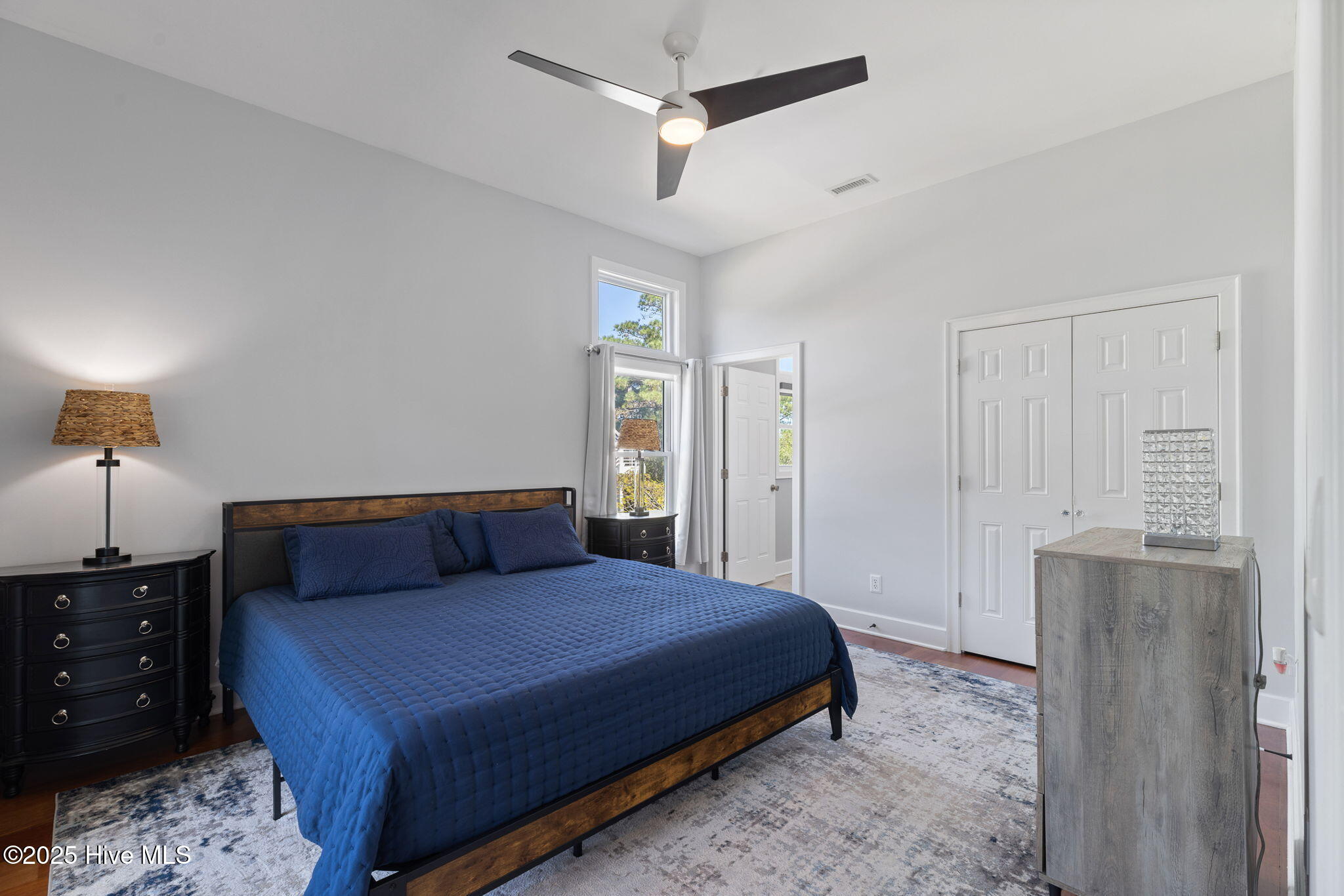 100548263 | Photo 48