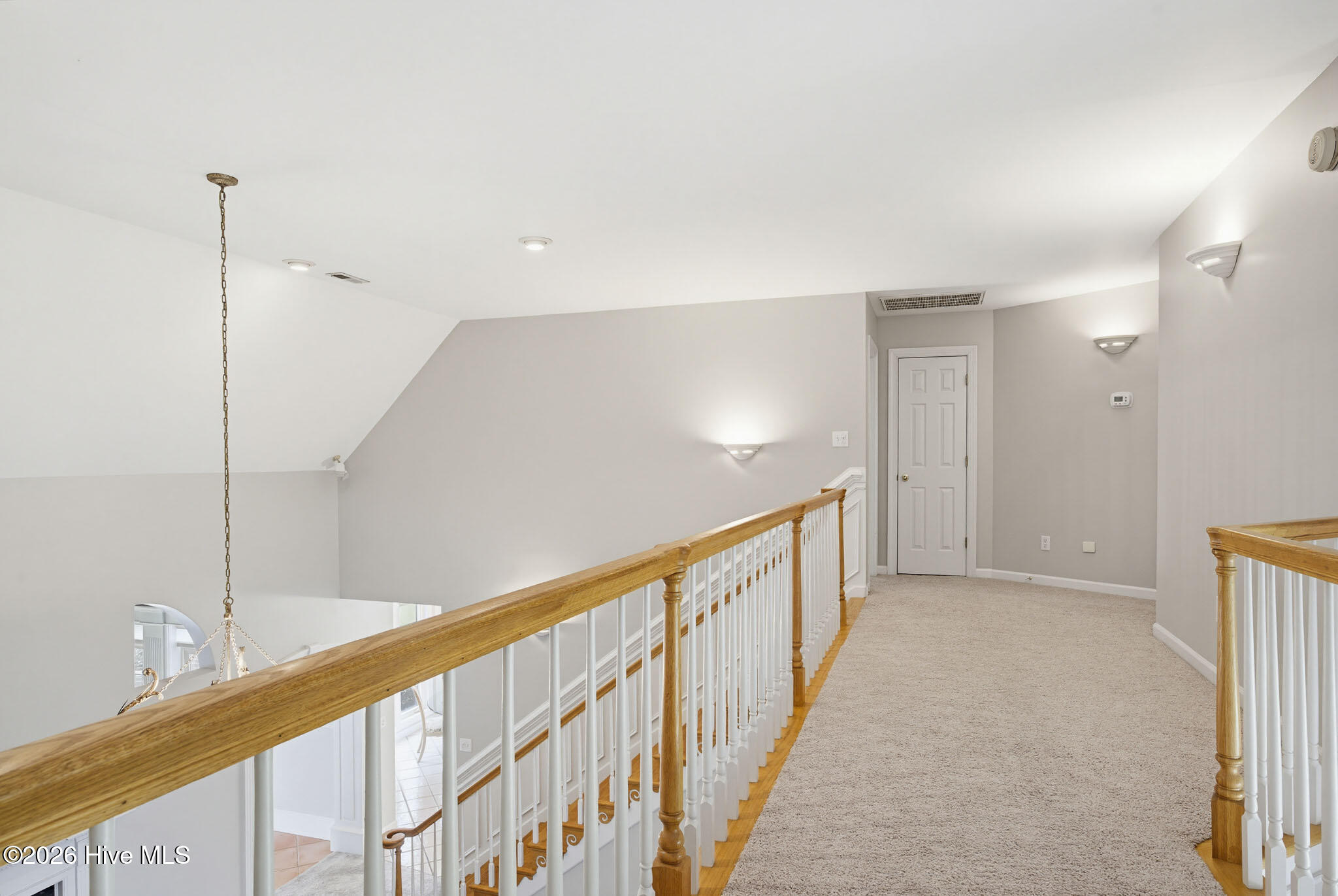 100570266 | Photo 38