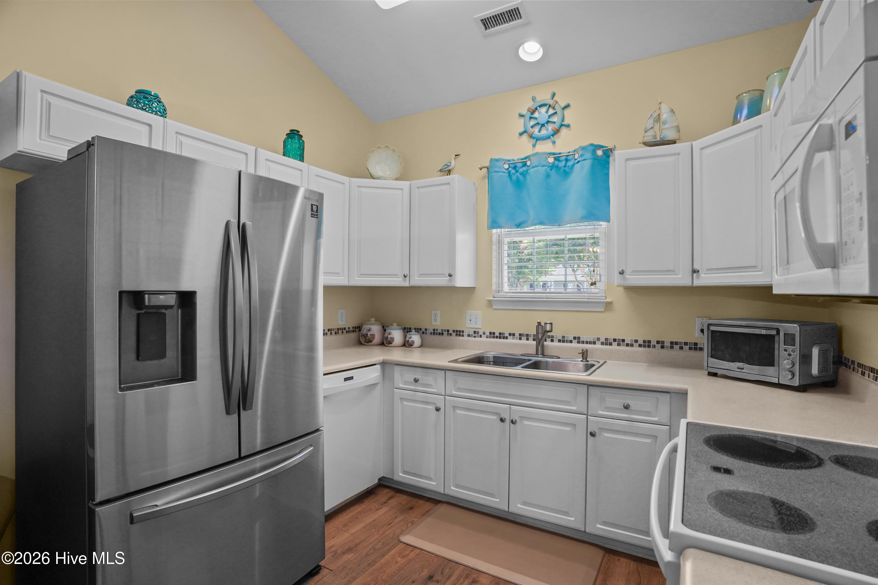 100570621 | Photo 13