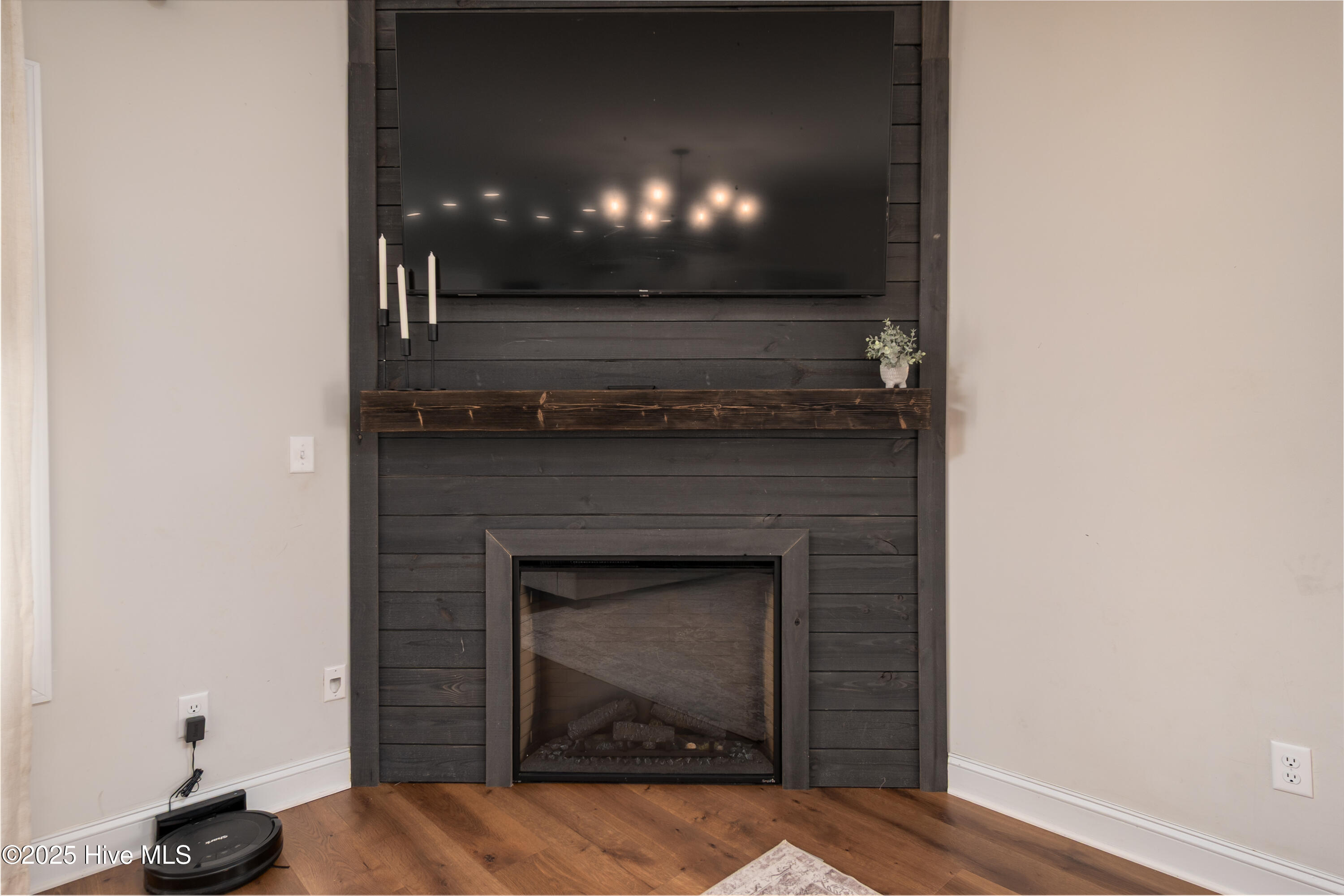 100502519 | Photo 12