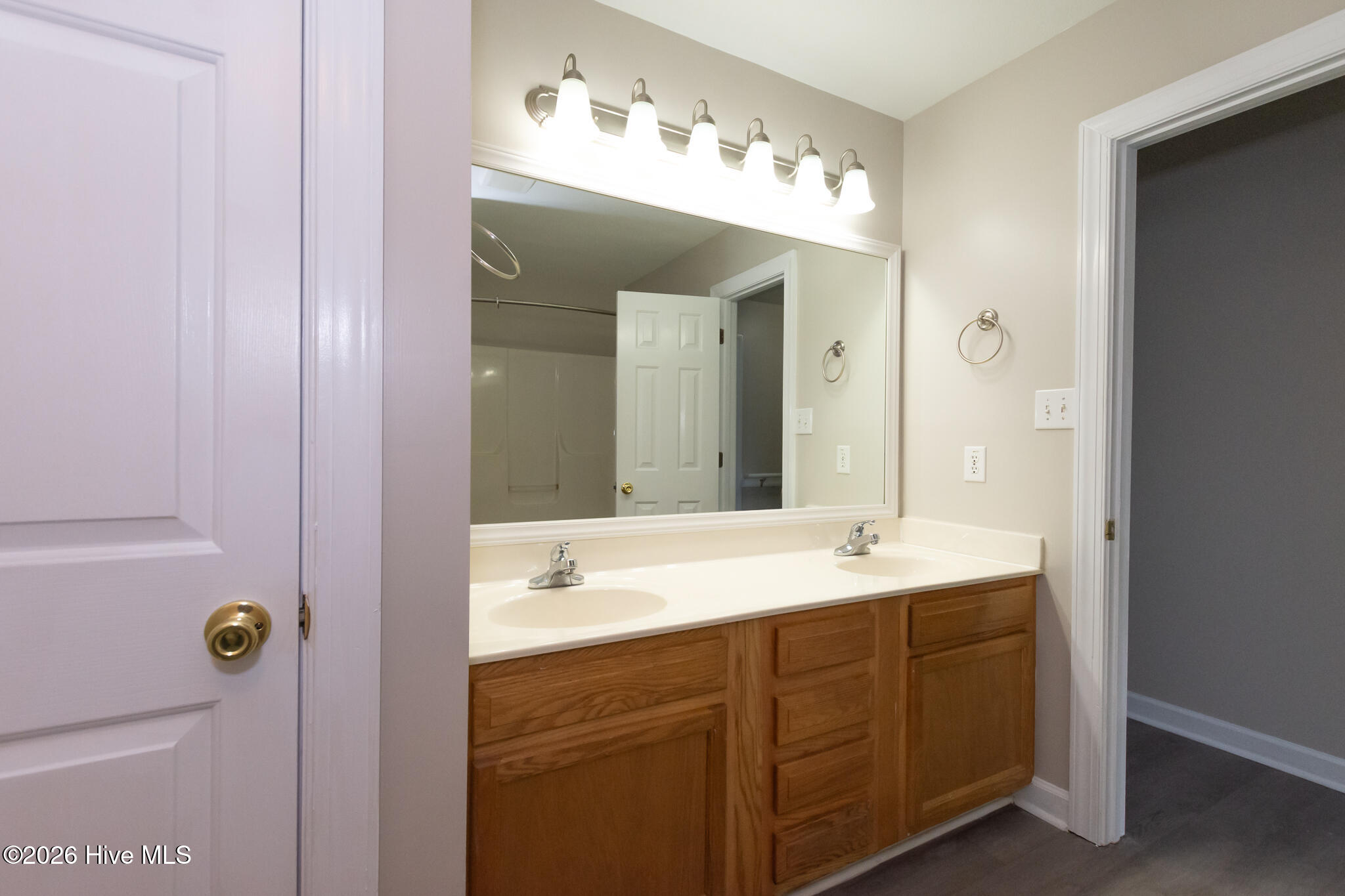 100592062 | Photo 21