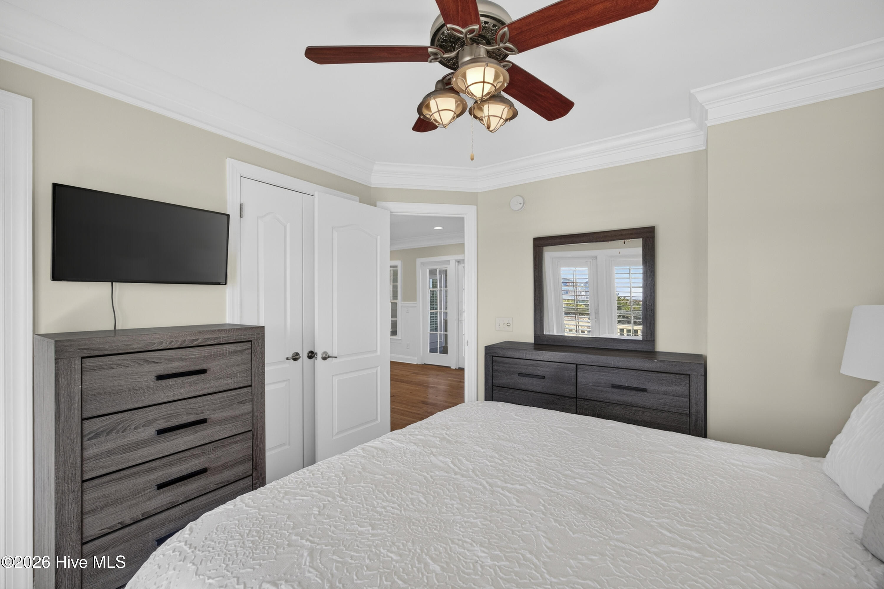 100554981 | Photo 92