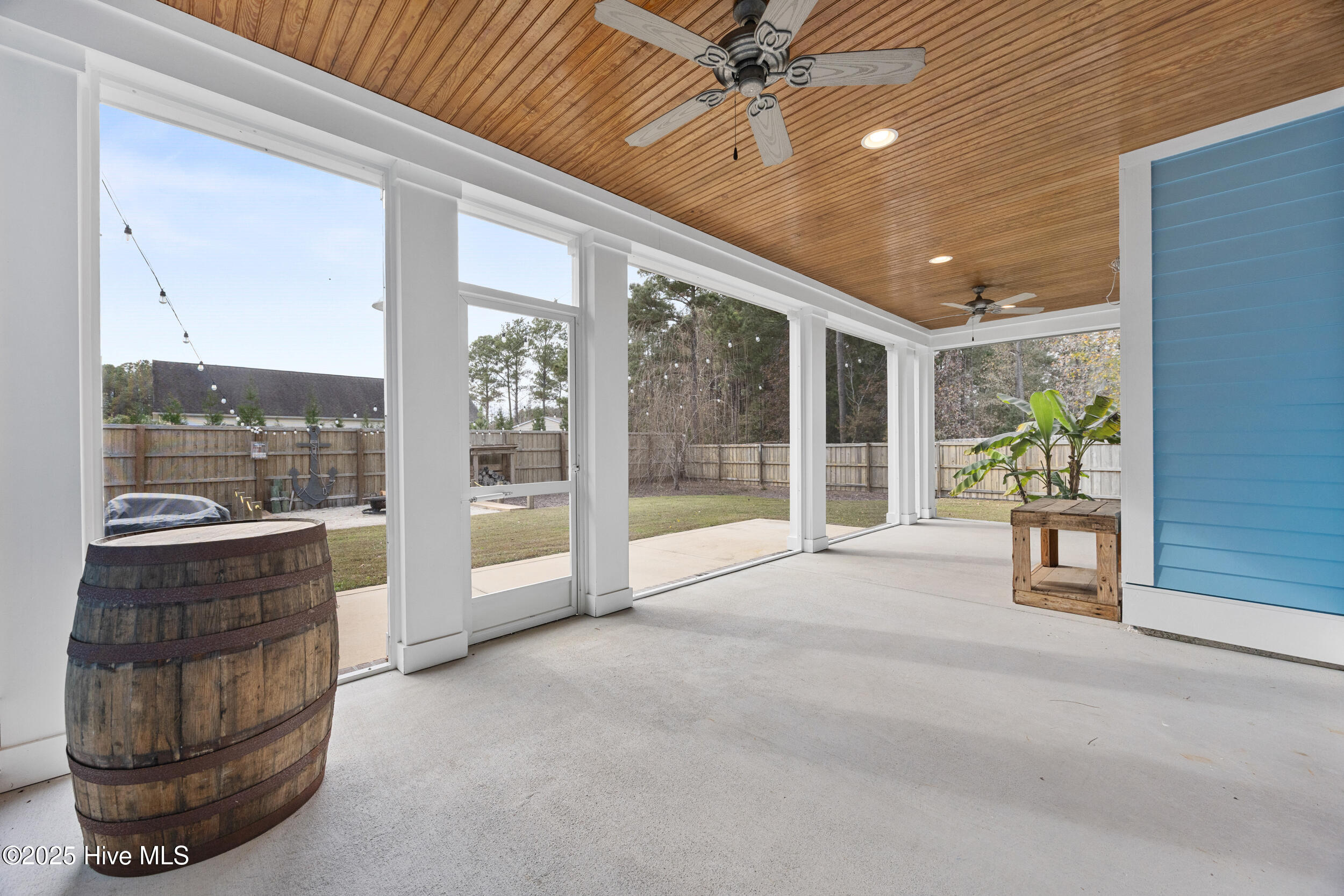 100544586 | Photo 51