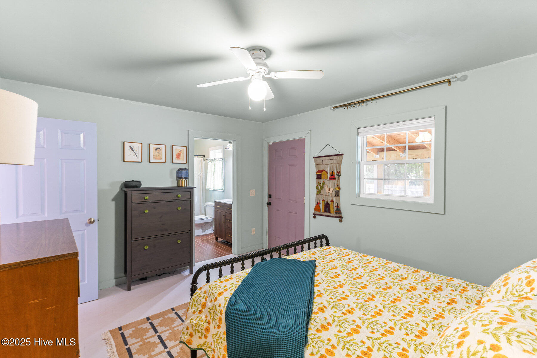 100528980 | Photo 15