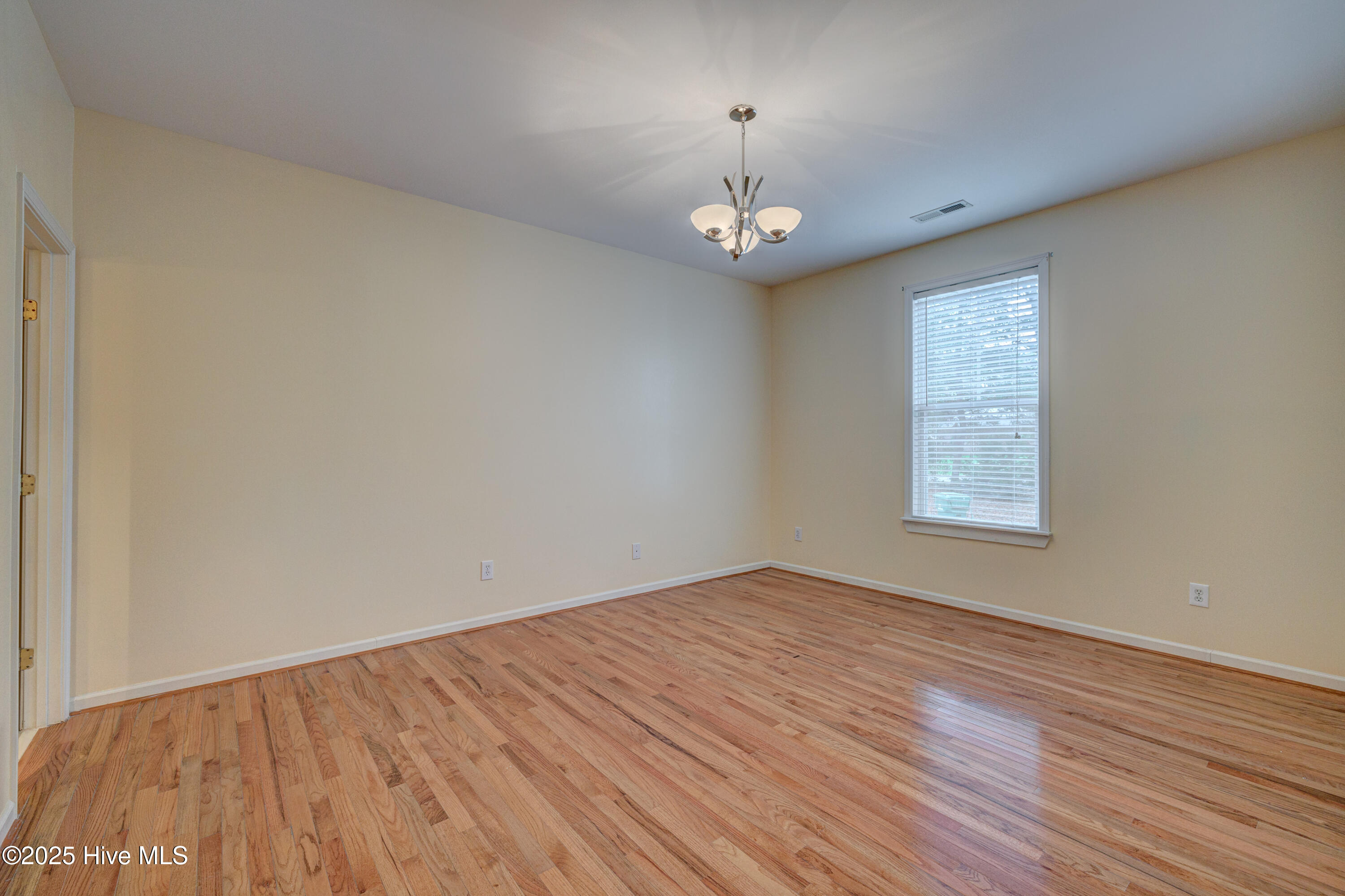 100567559 | Photo 19