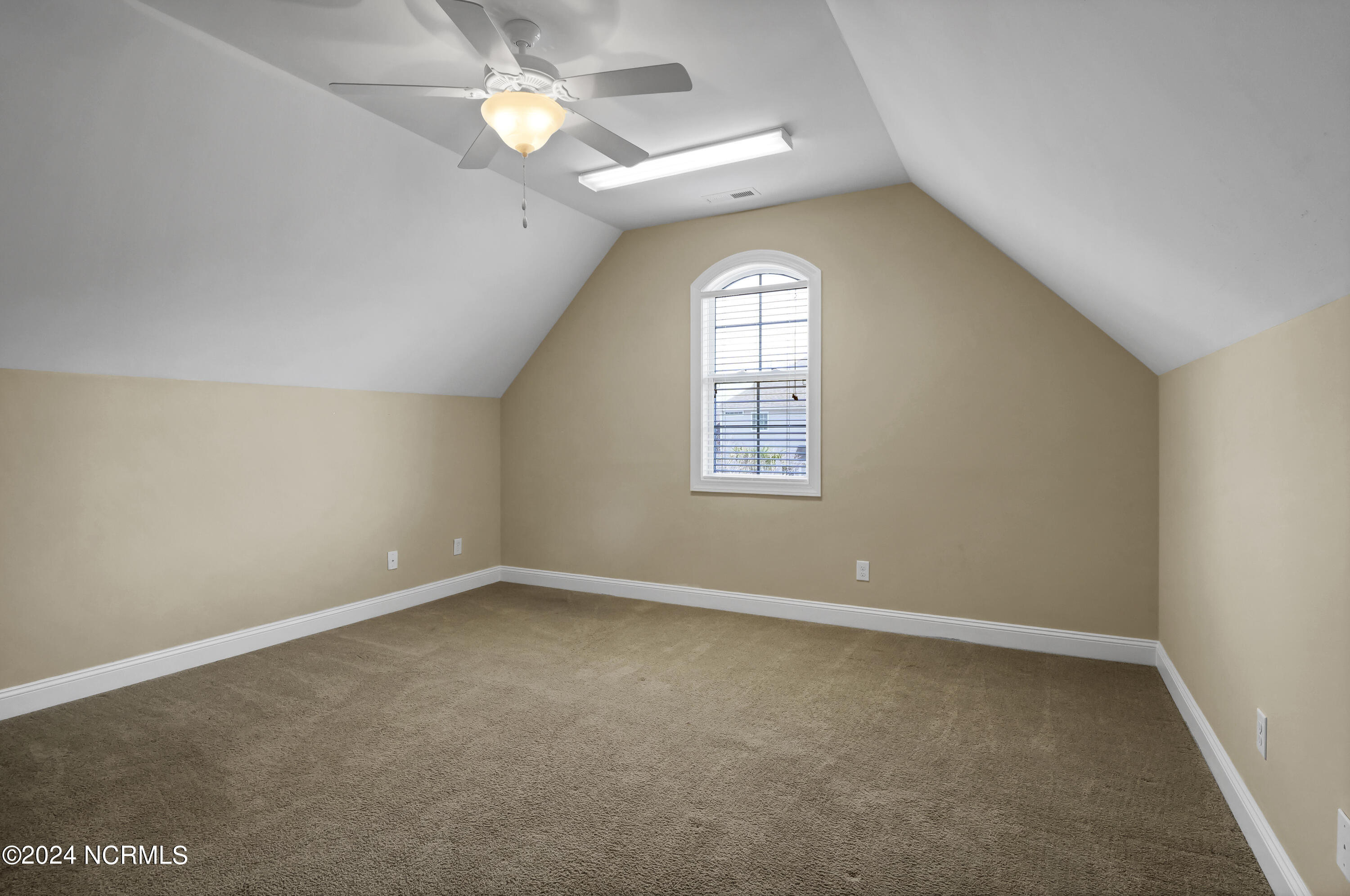 100547498 | Photo 25