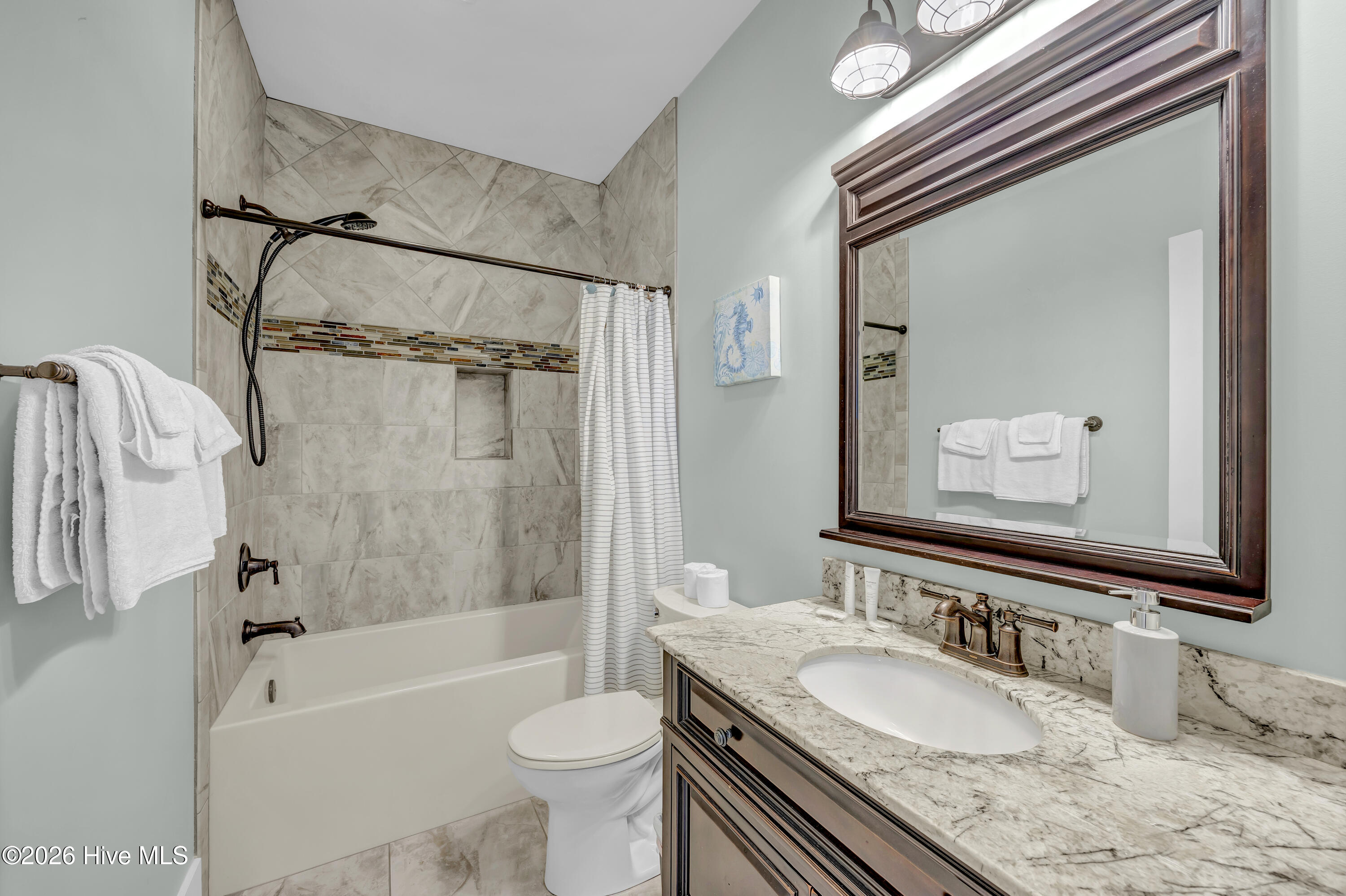 100558745 | Photo 15