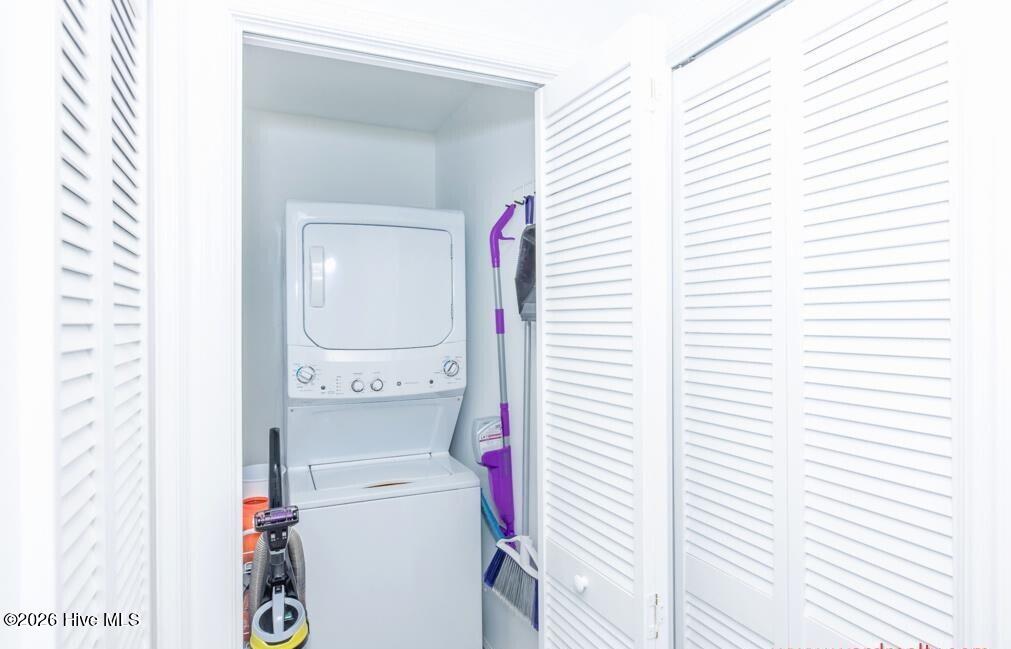 100567605 | Photo 33