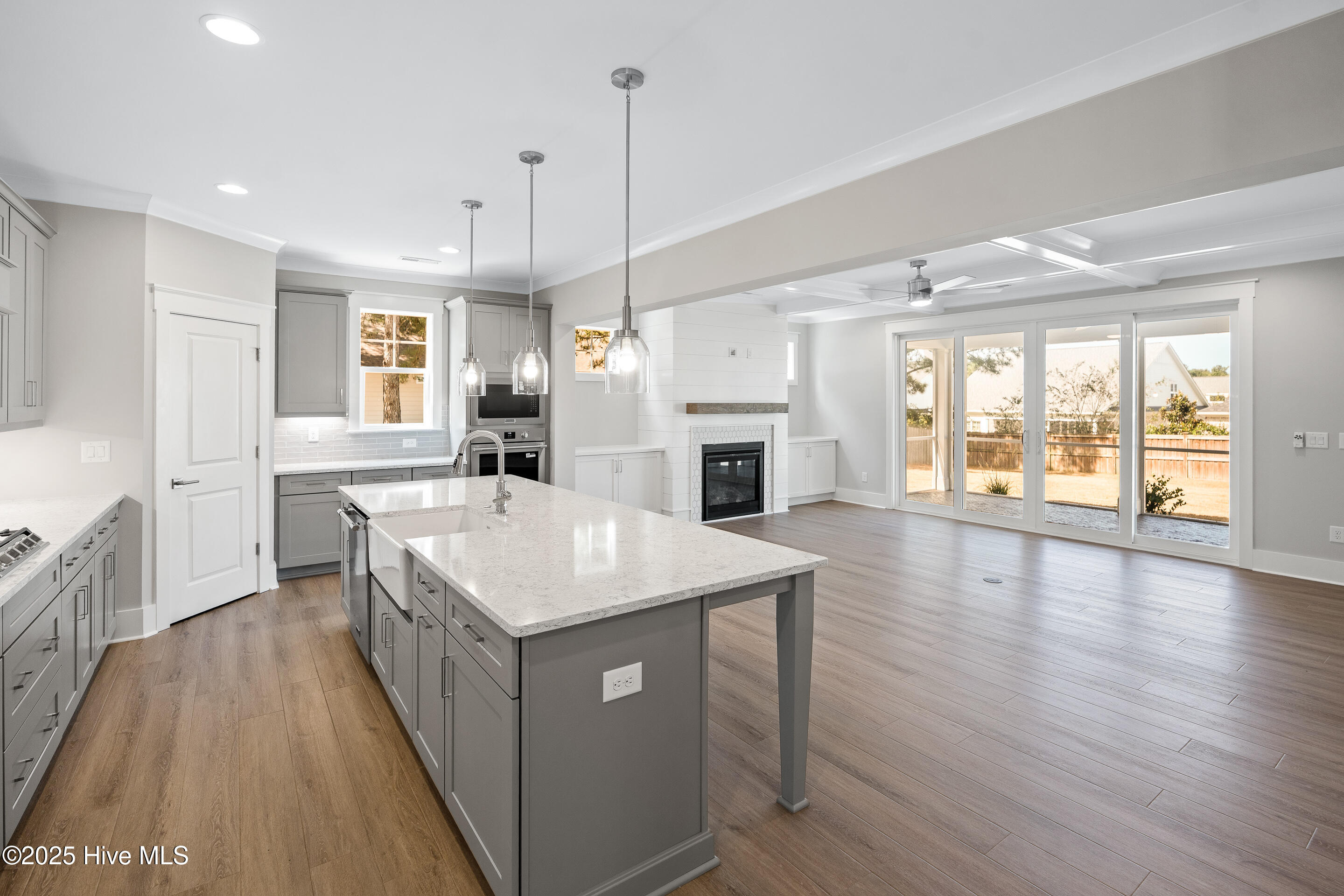 100521793 | Photo 11