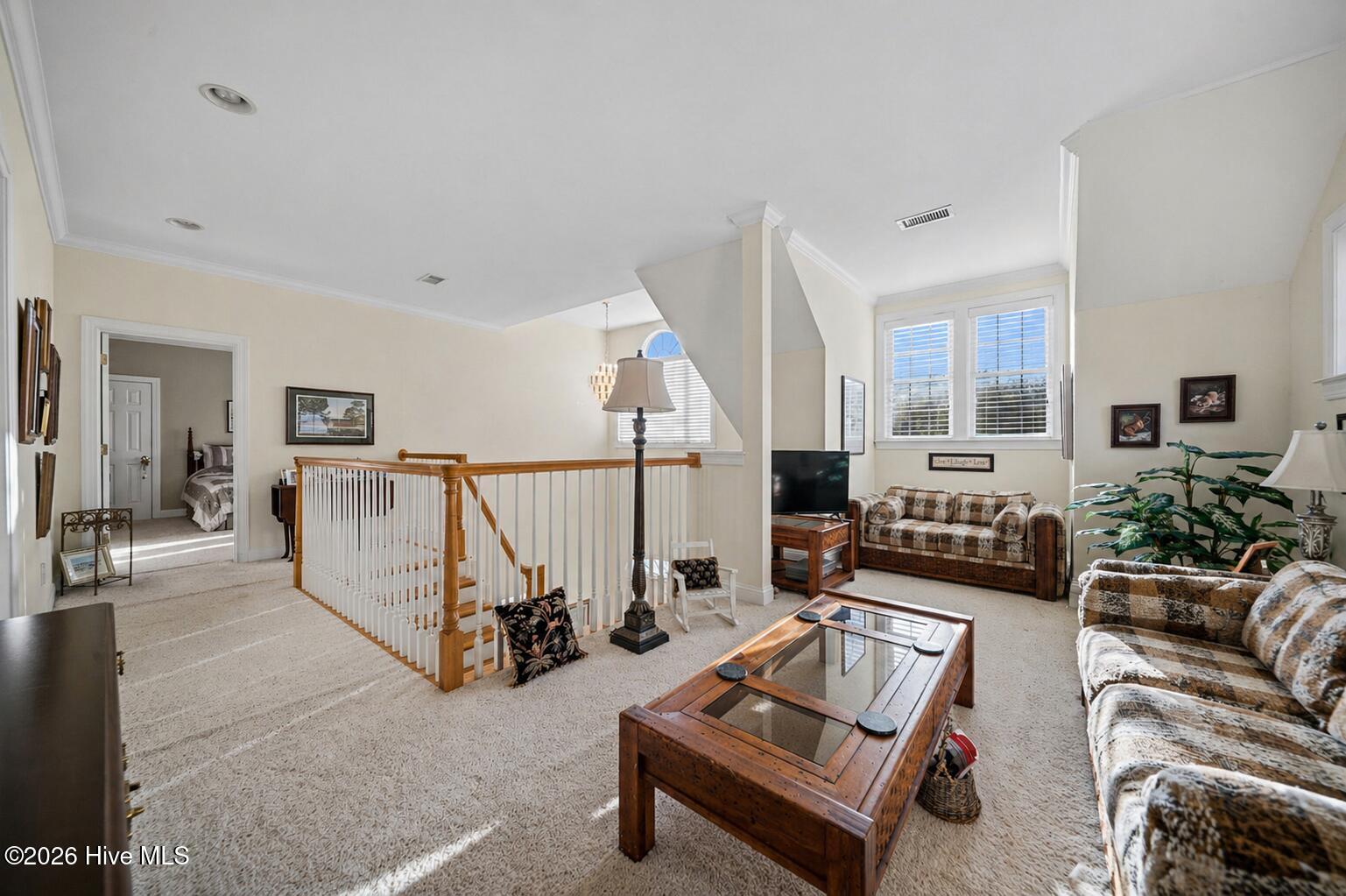 100570394 | Photo 63