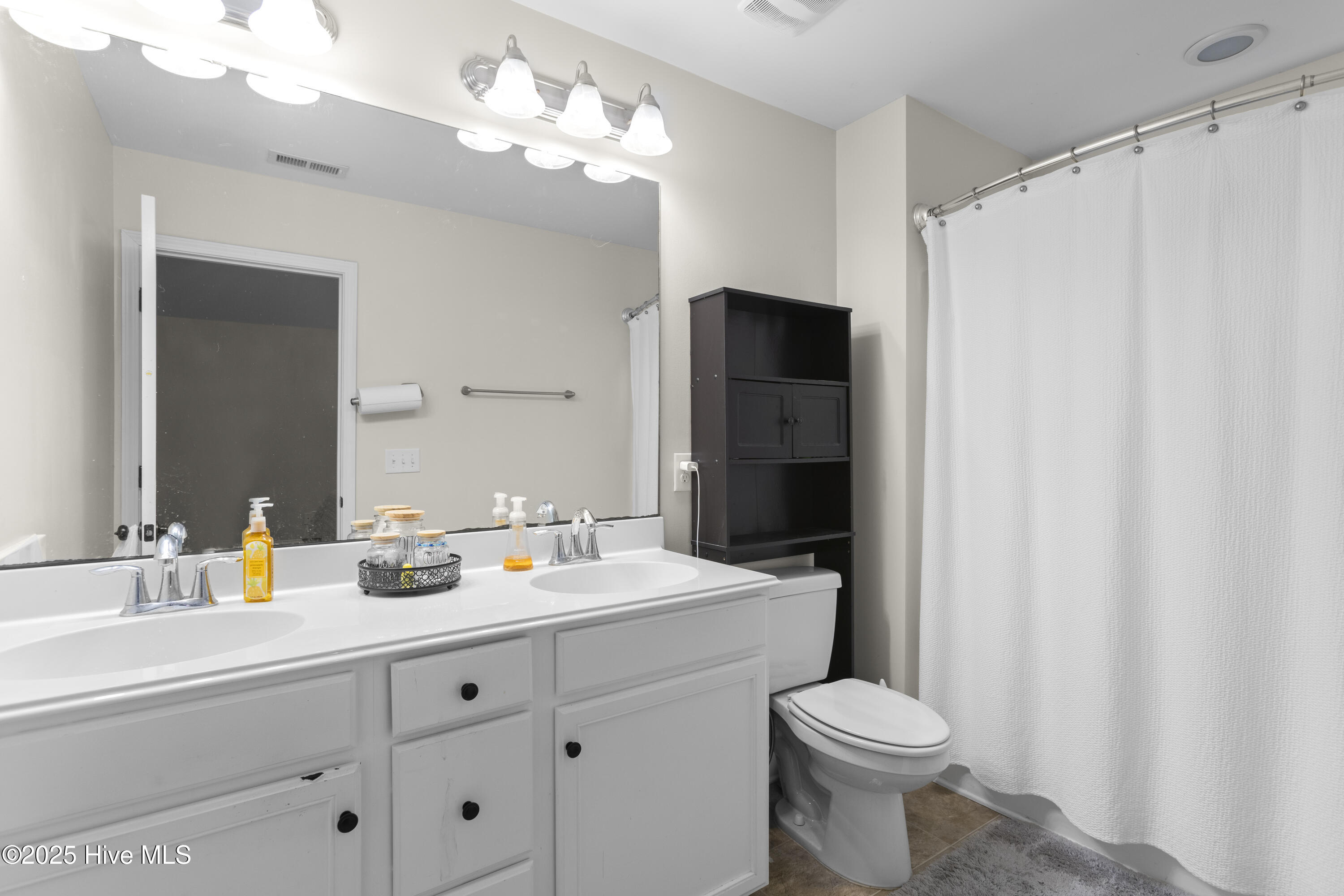 100567808 | Photo 15