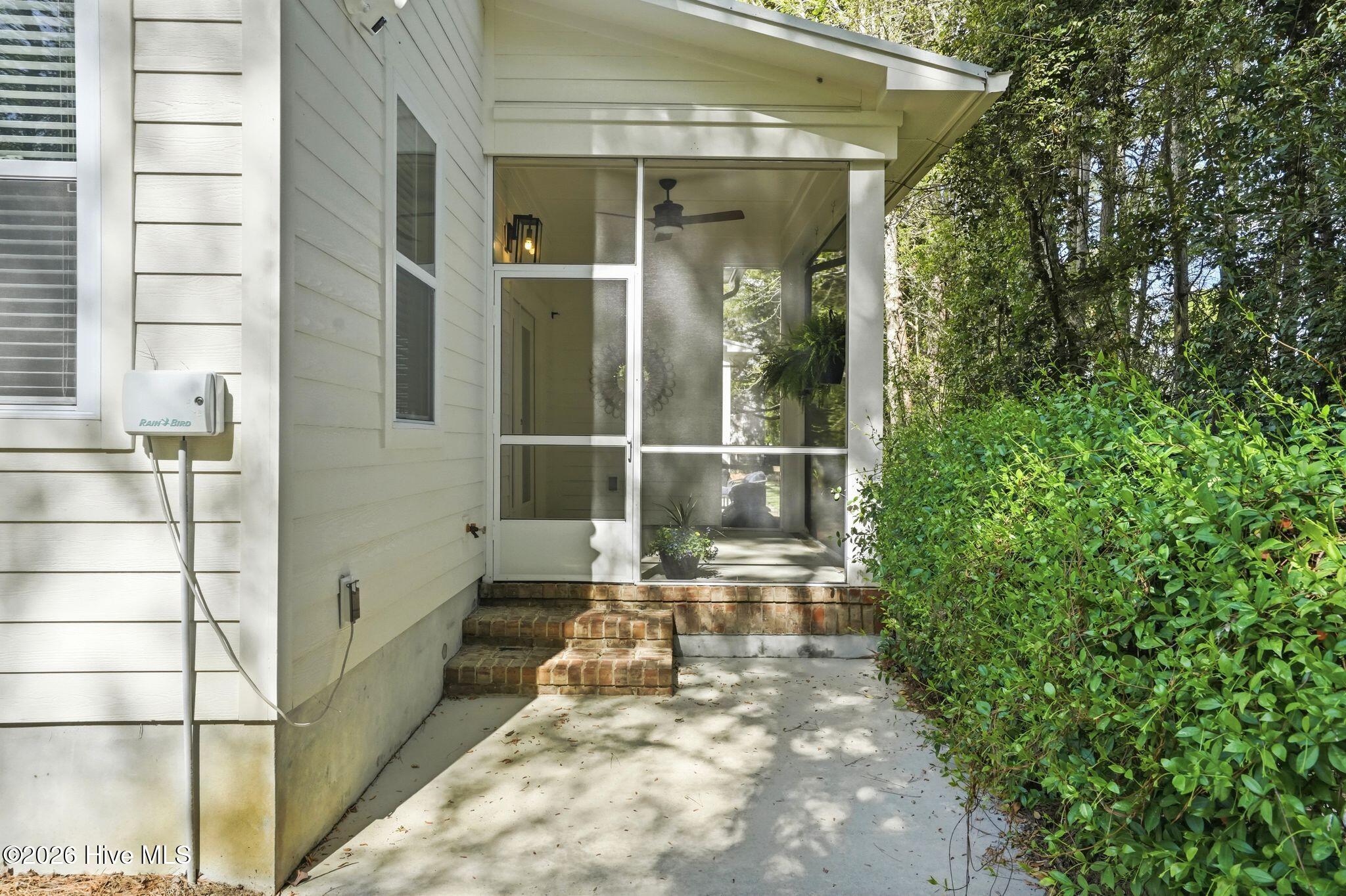 100565220 | Photo 51