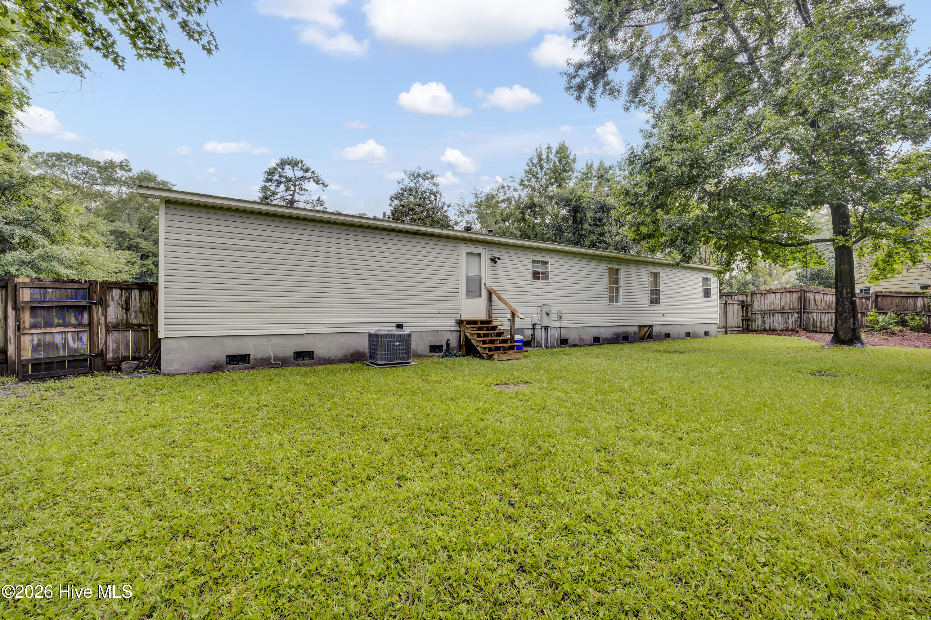 100561537 | Photo 26