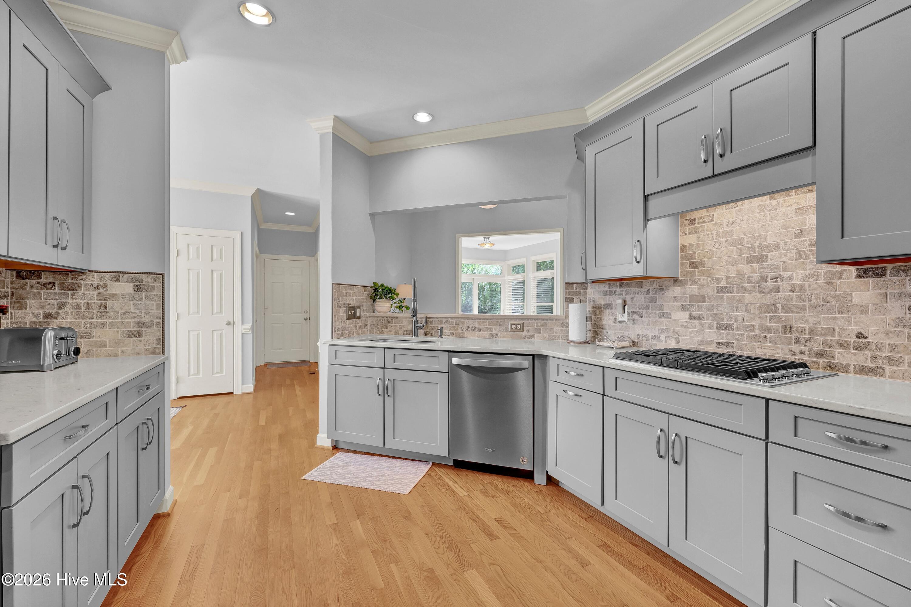 100566013 | Photo 15