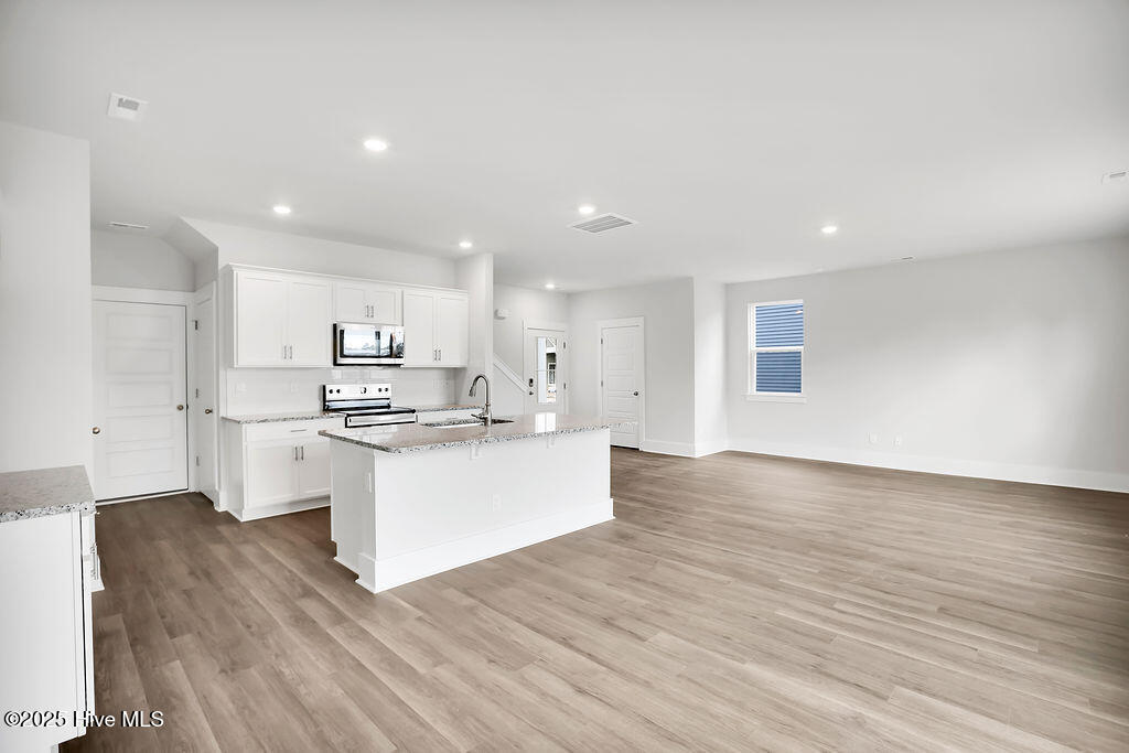 100562469 | Photo 10