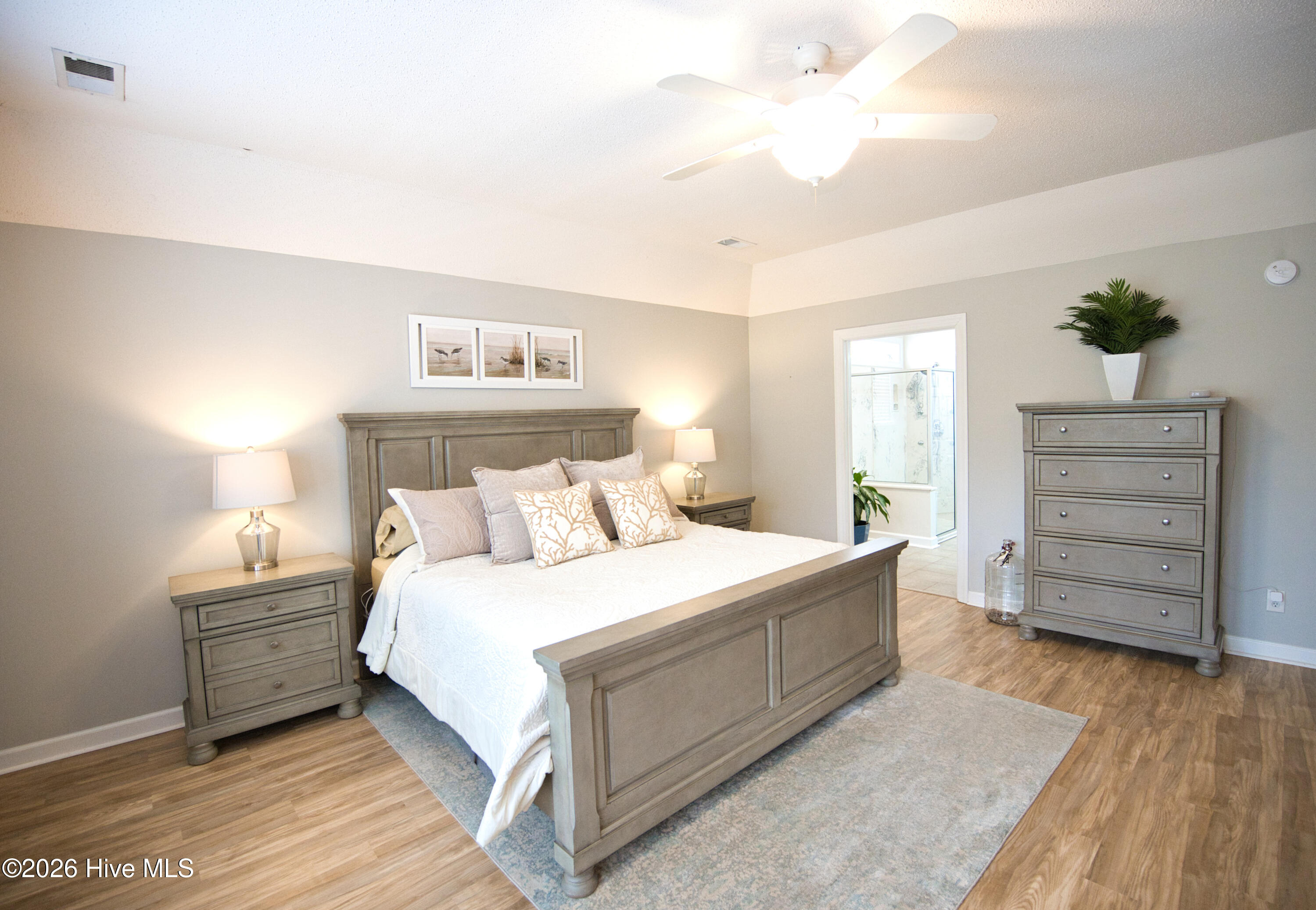 100558044 | Photo 31