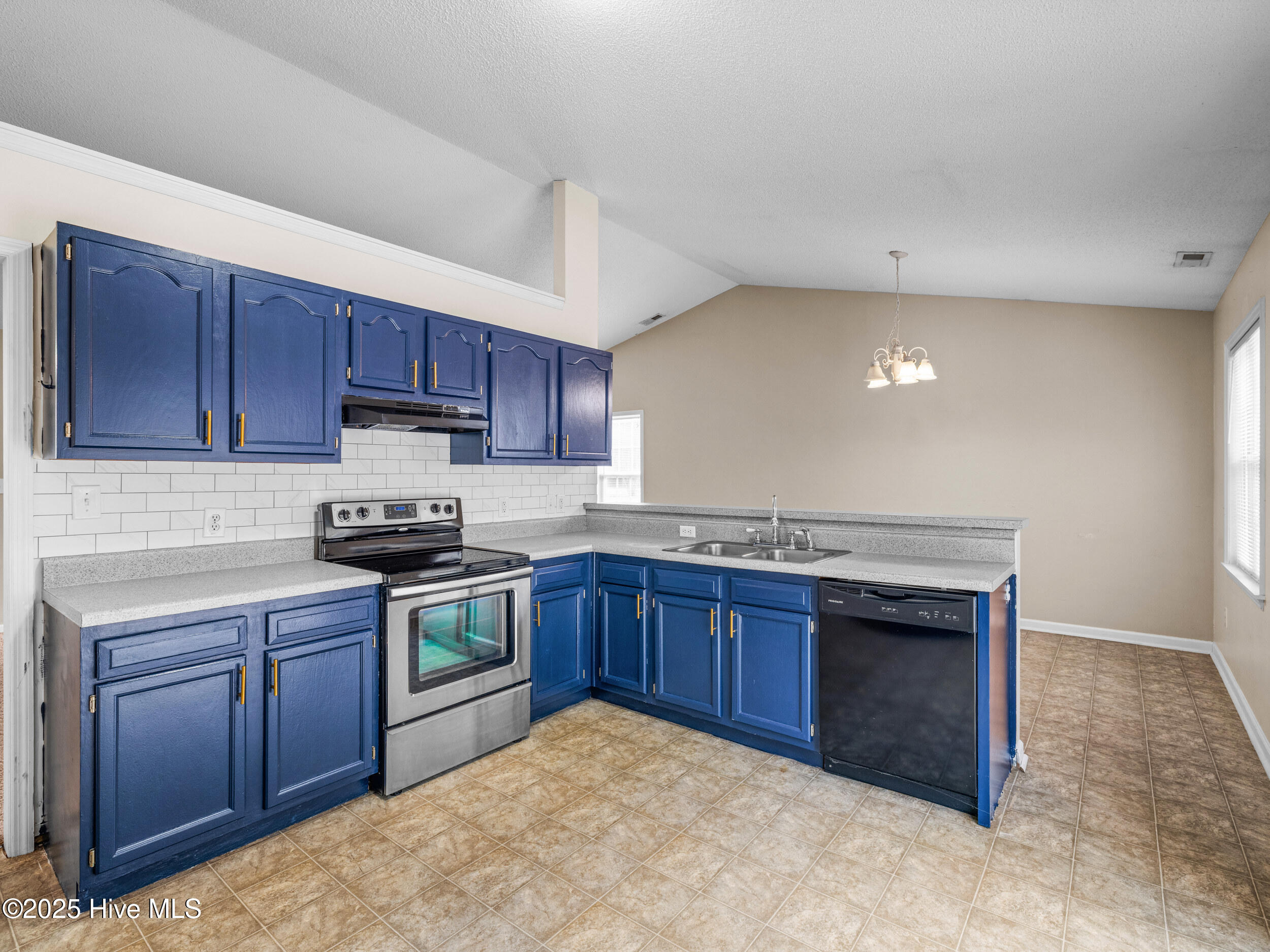 100546613 | Photo 18