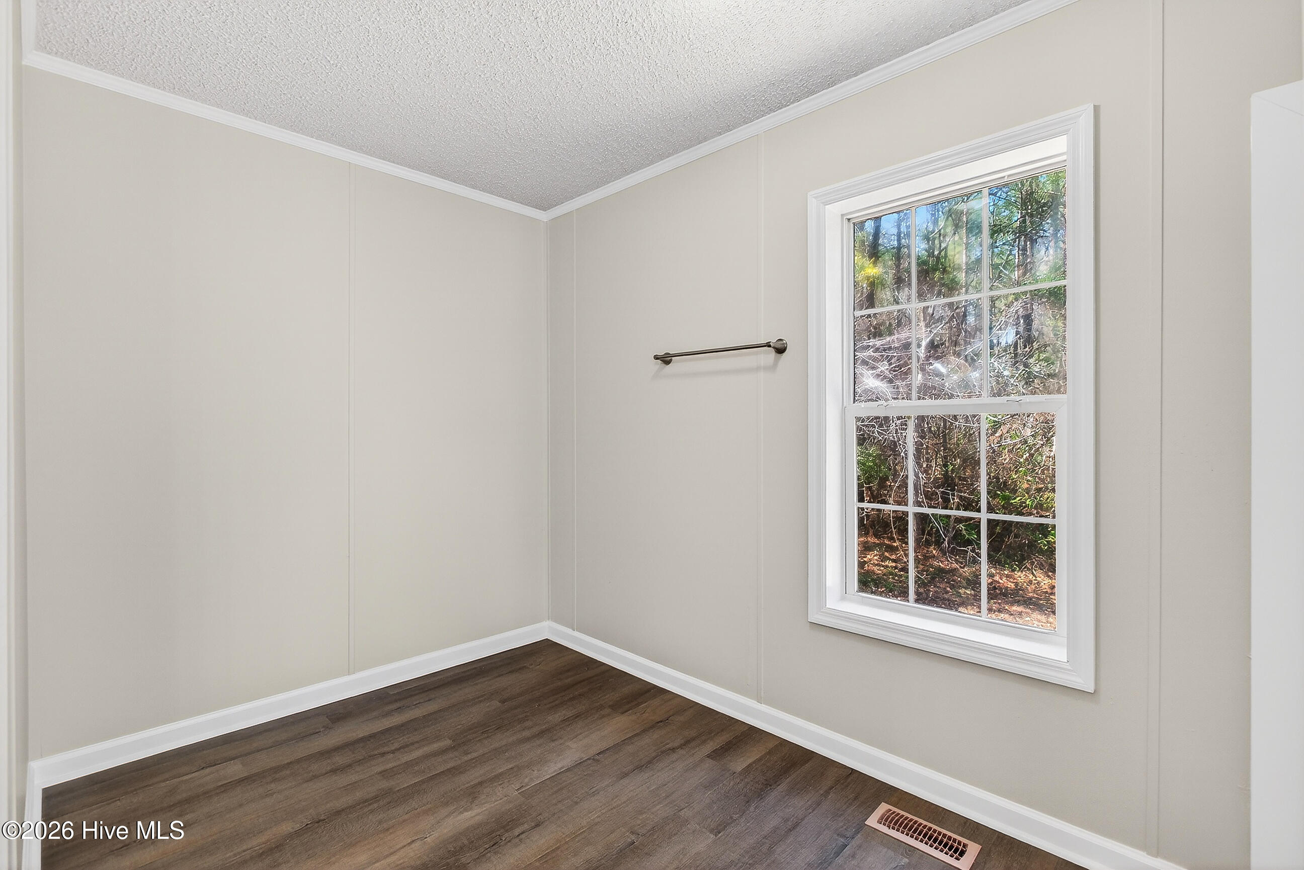 100560826 | Photo 15