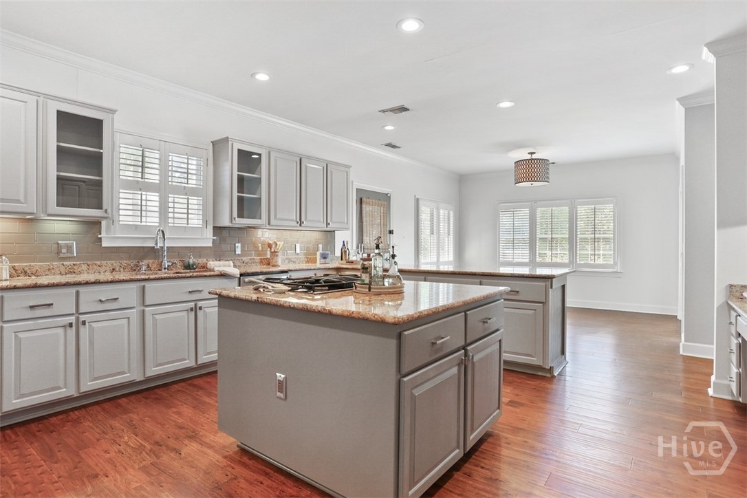 Island with gas cooktop