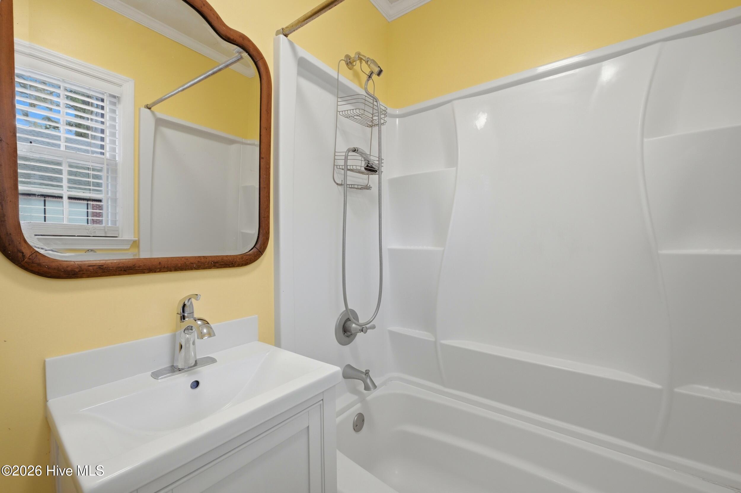 100560095 | Photo 28