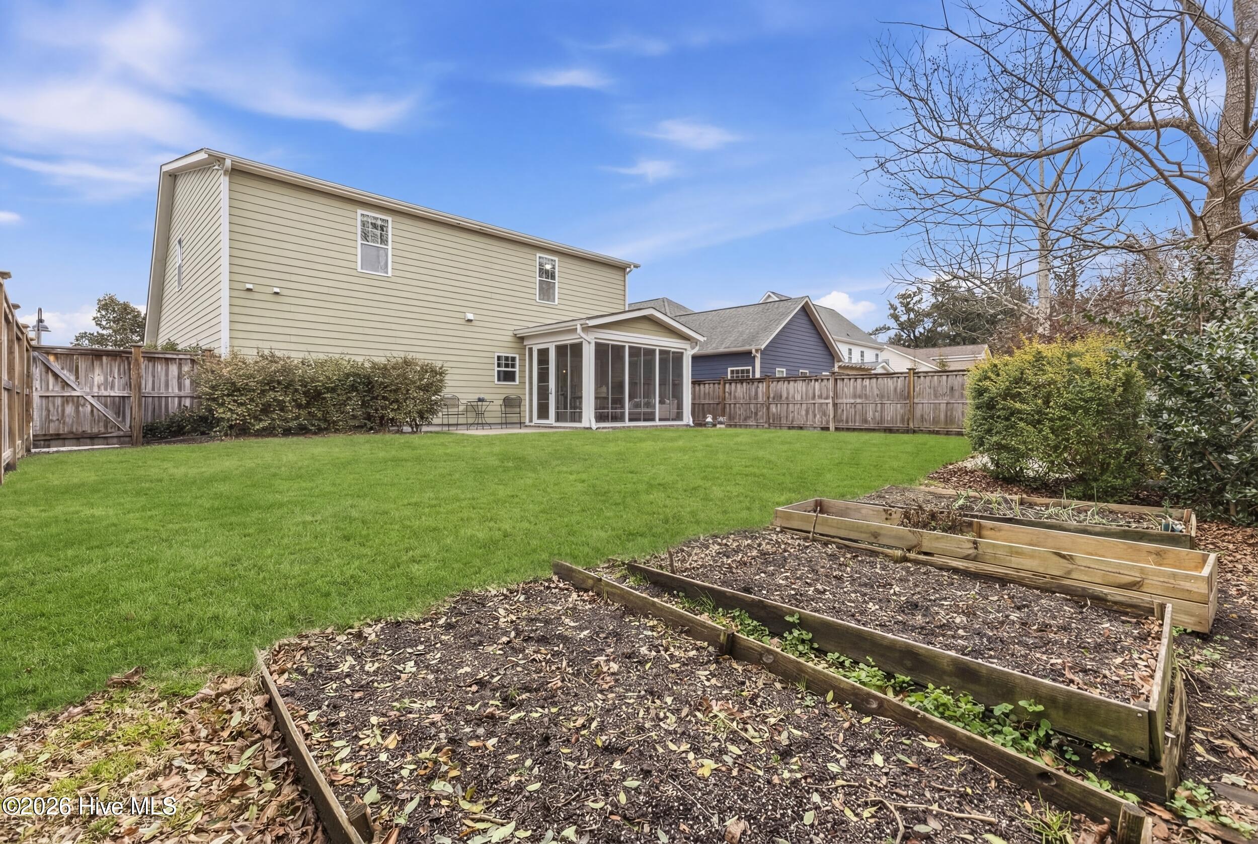 100554071 | Photo 44