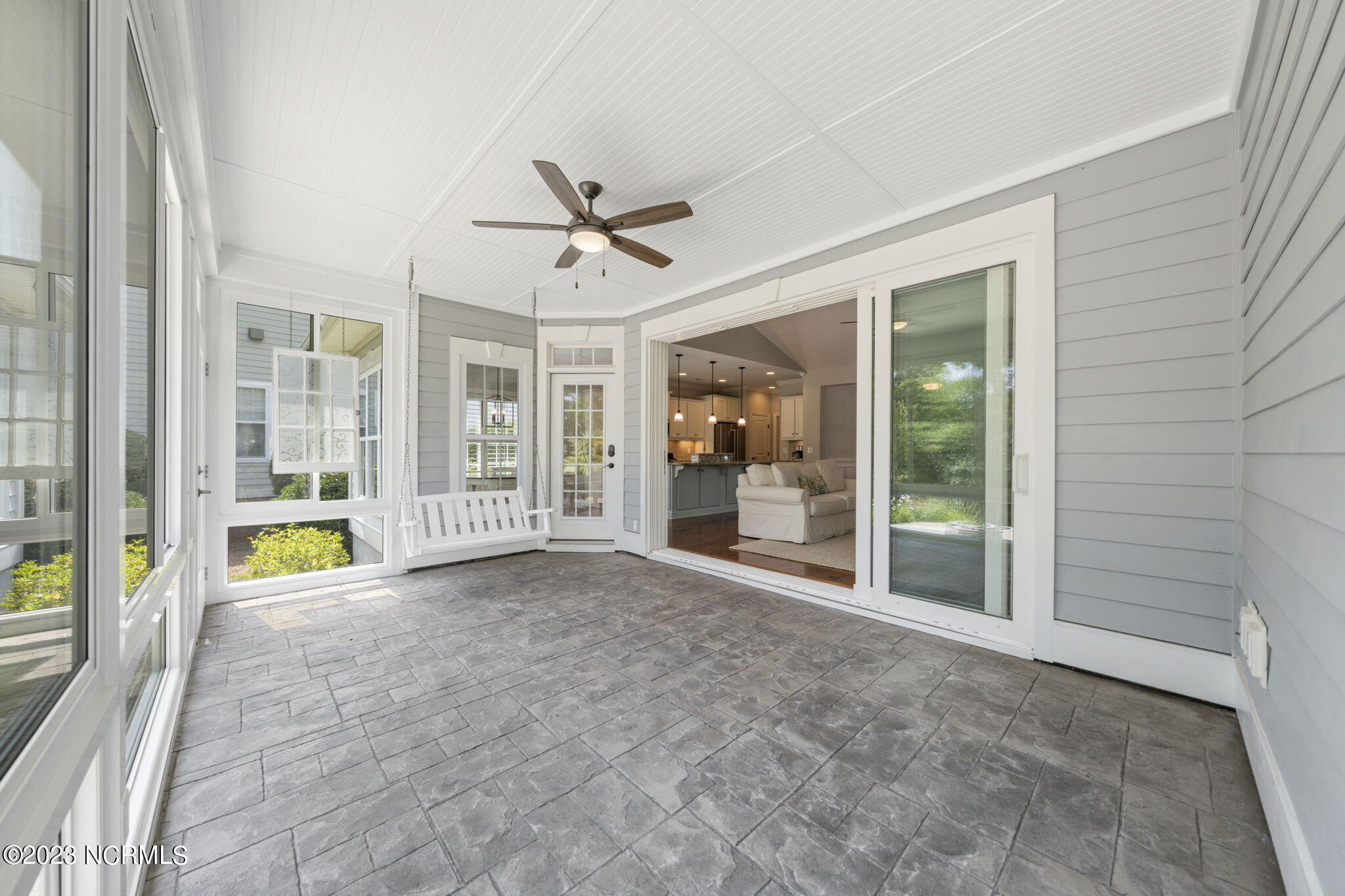 100553667 | Photo 32